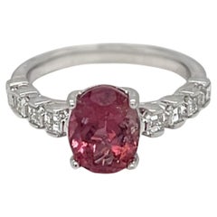 Anillo de Oro Blanco con Turmalina Rosa y Diamante