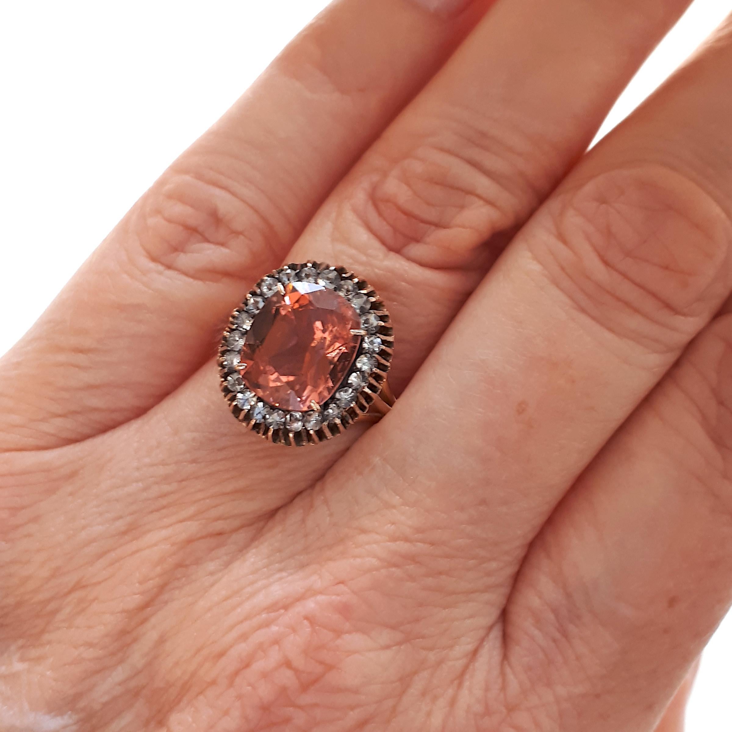 Cluster-Ring mit rosa Turmalin und Gold, 3,70 Karat (Ovalschliff)