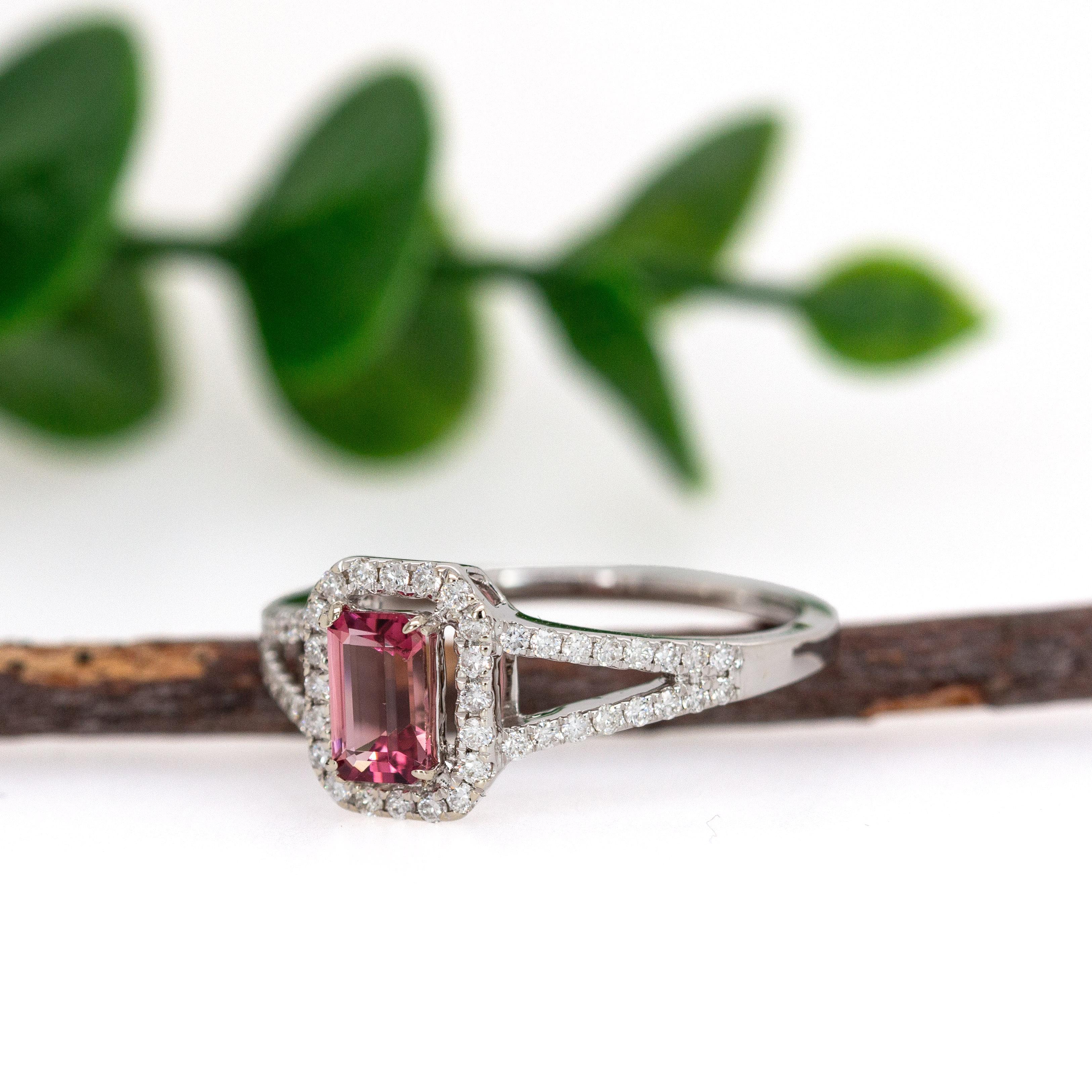 Taglio smeraldo Anello con tormalina rosa e diamanti naturali in oro bianco massiccio 14 carati  EM 6x4mm in vendita