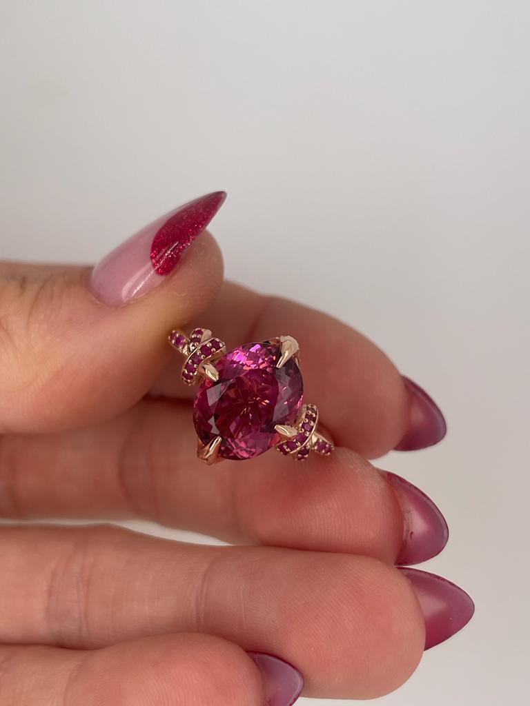 For Sale:  Pink Rubelite Tourmaline and Ruby Forget Me Knot Ring in 18ct Rose Gold 14