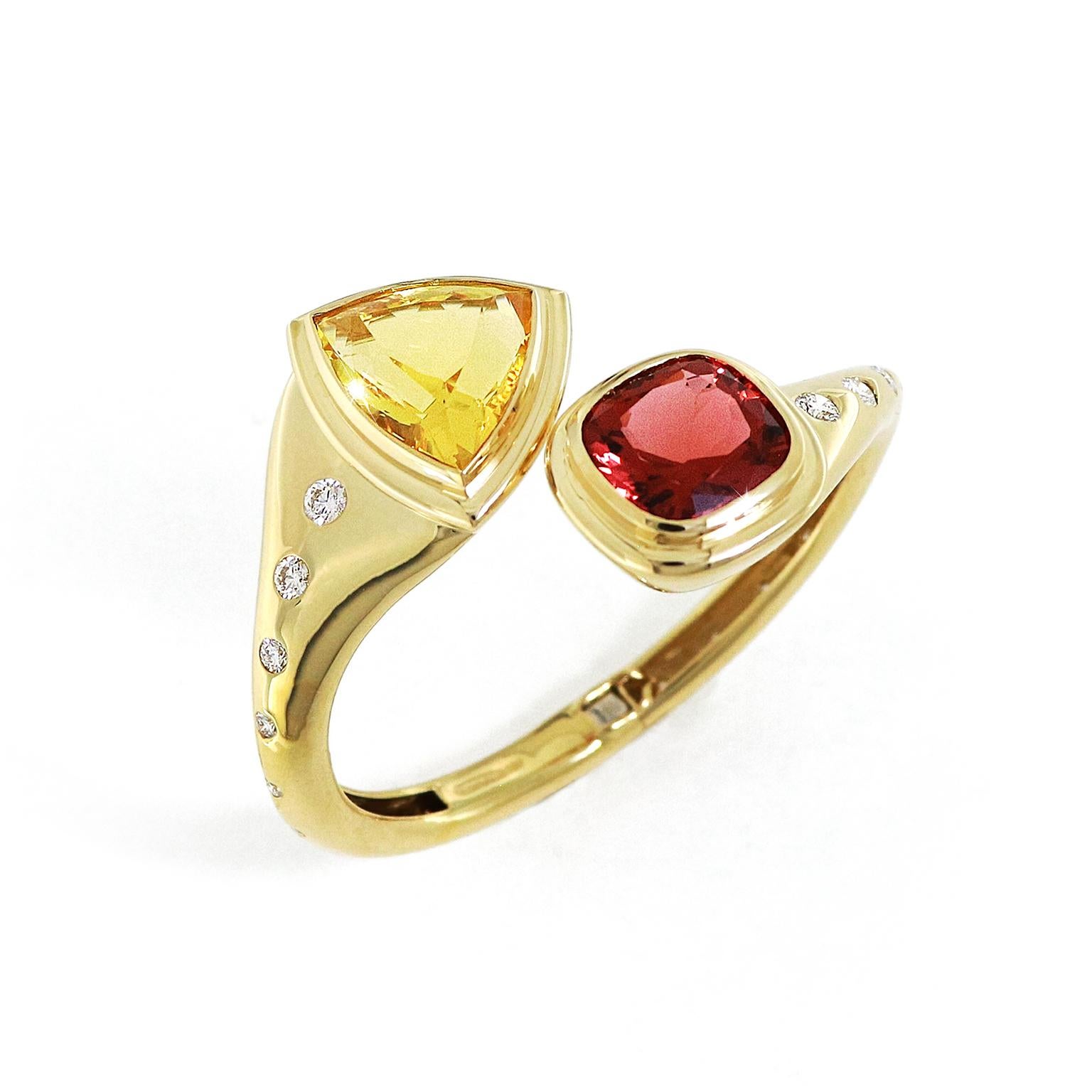 Taglio trillion Bracciale in oro giallo 18K con tormalina rosa e berillo giallo in vendita
