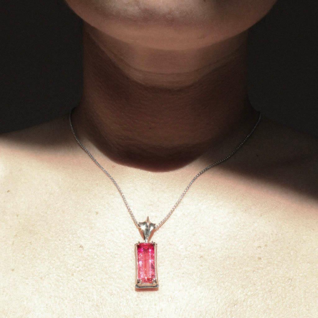 Pink Tourmaline Baguette Pendant Necklace in 14 Karat White Gold In New Condition For Sale In Foxborough, MA