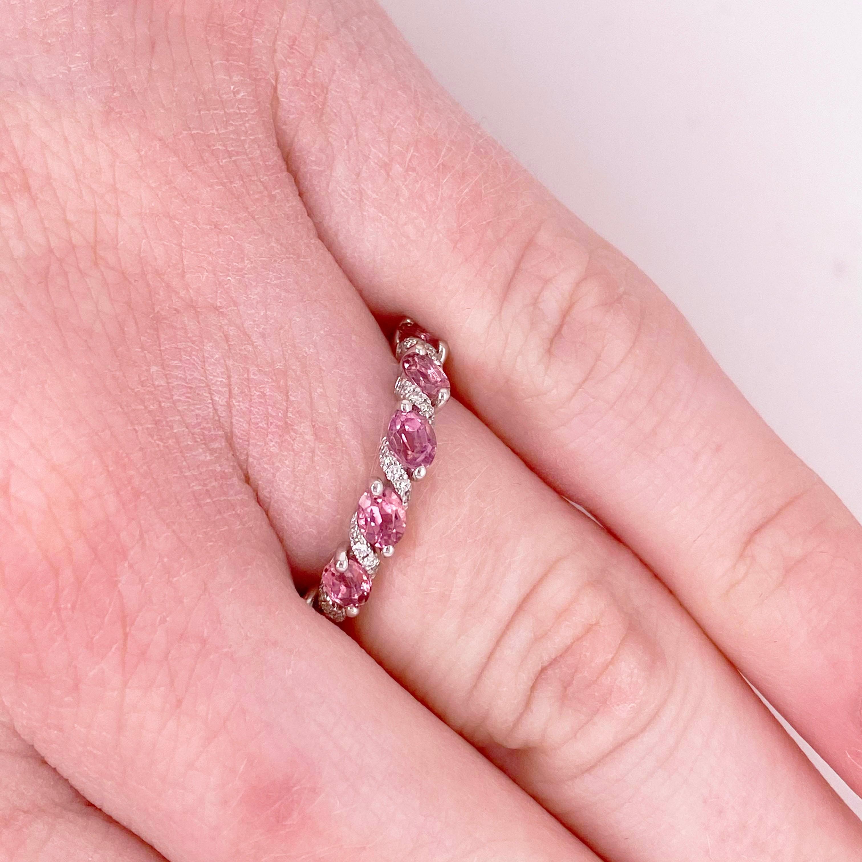 Im Angebot: Rosa Rosa Turmalin-Ring mit Diamanten in Weißgold, stapelbar, rosa und Diamant () 2