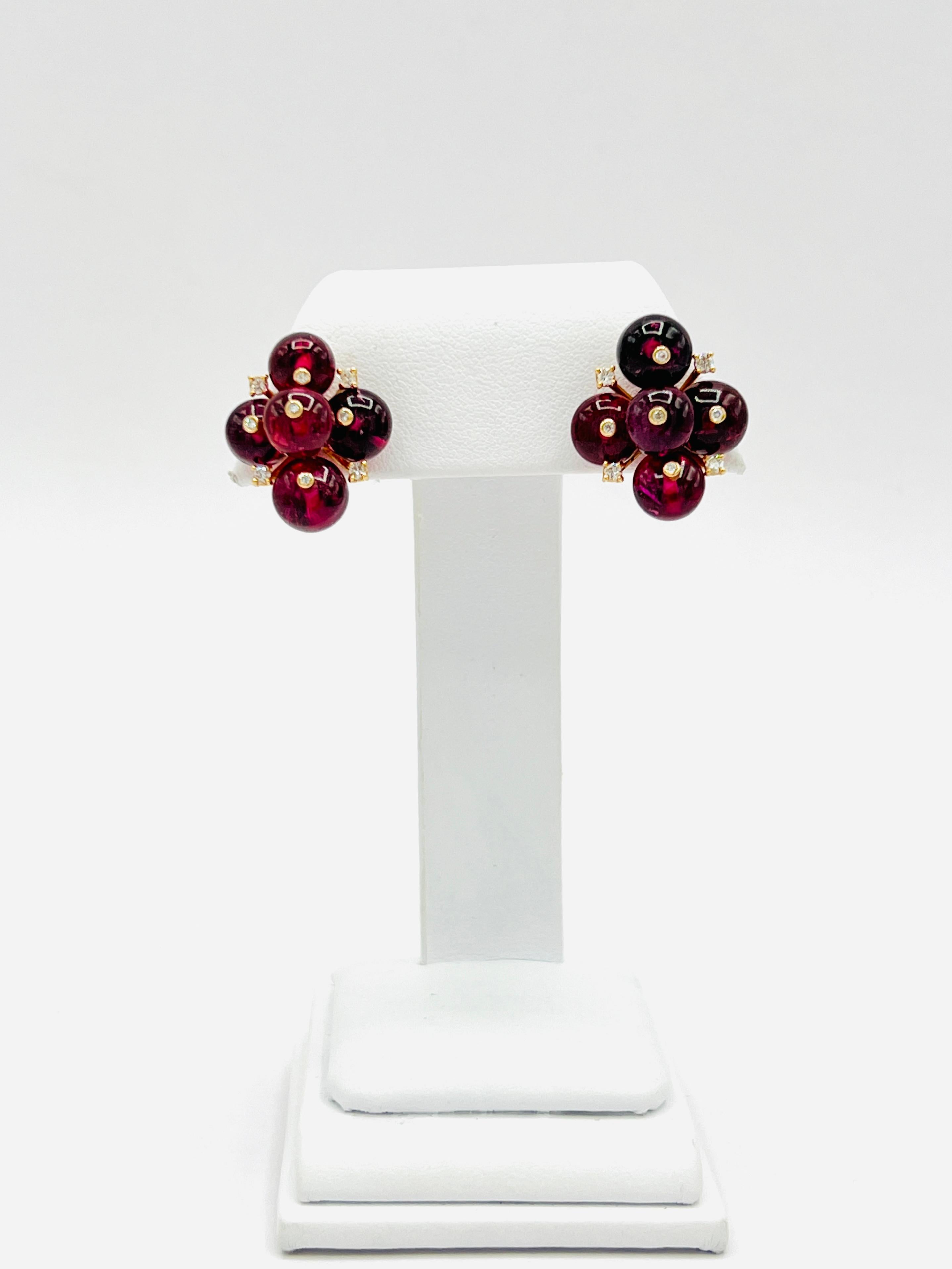 Boucles d'oreilles en or jaune 18 carats, perles de tourmaline rose et grappe de diamants 1