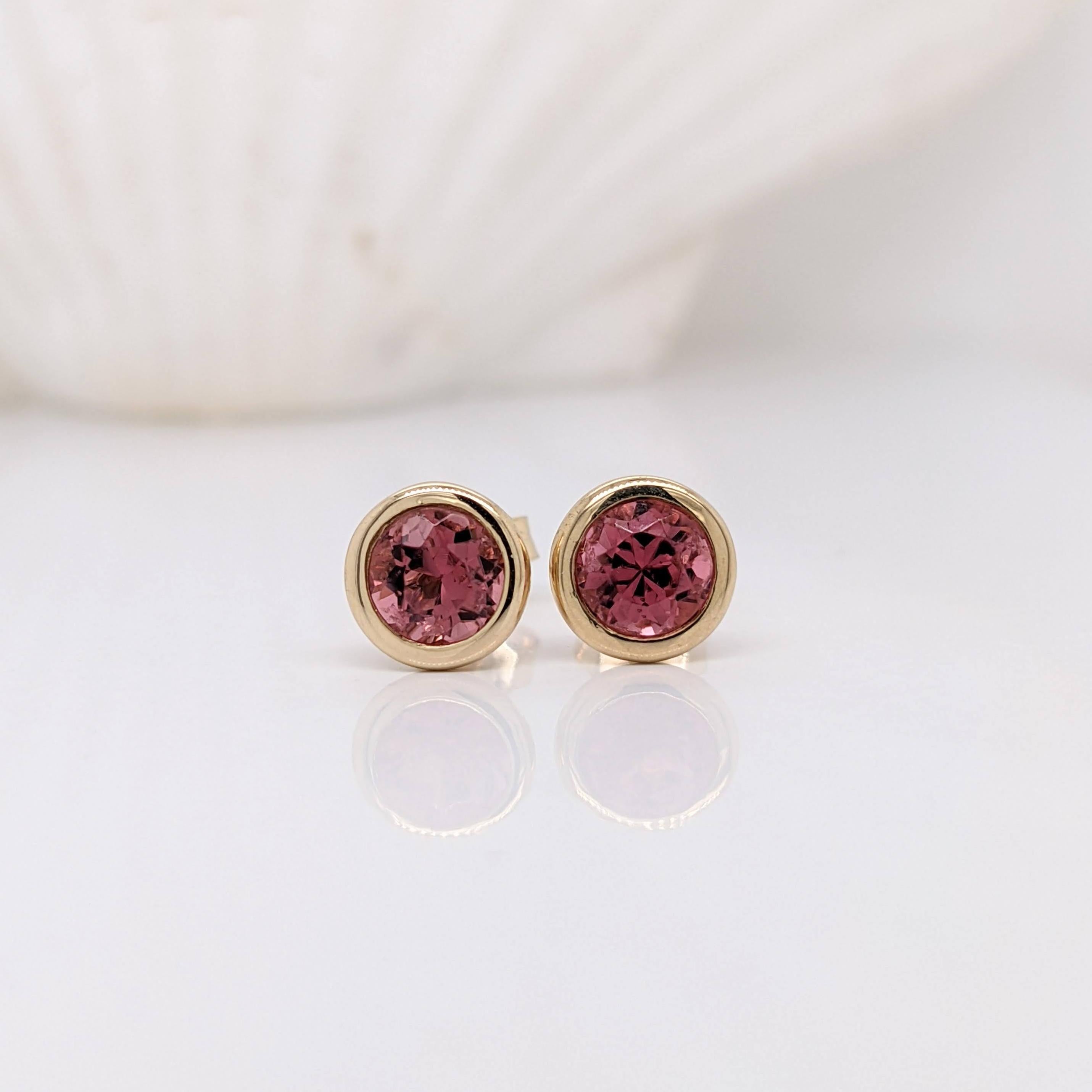 Moderno Orecchini solitari con castone in tormalina rosa in oro massiccio 14 carati, tondo 5 mm in vendita