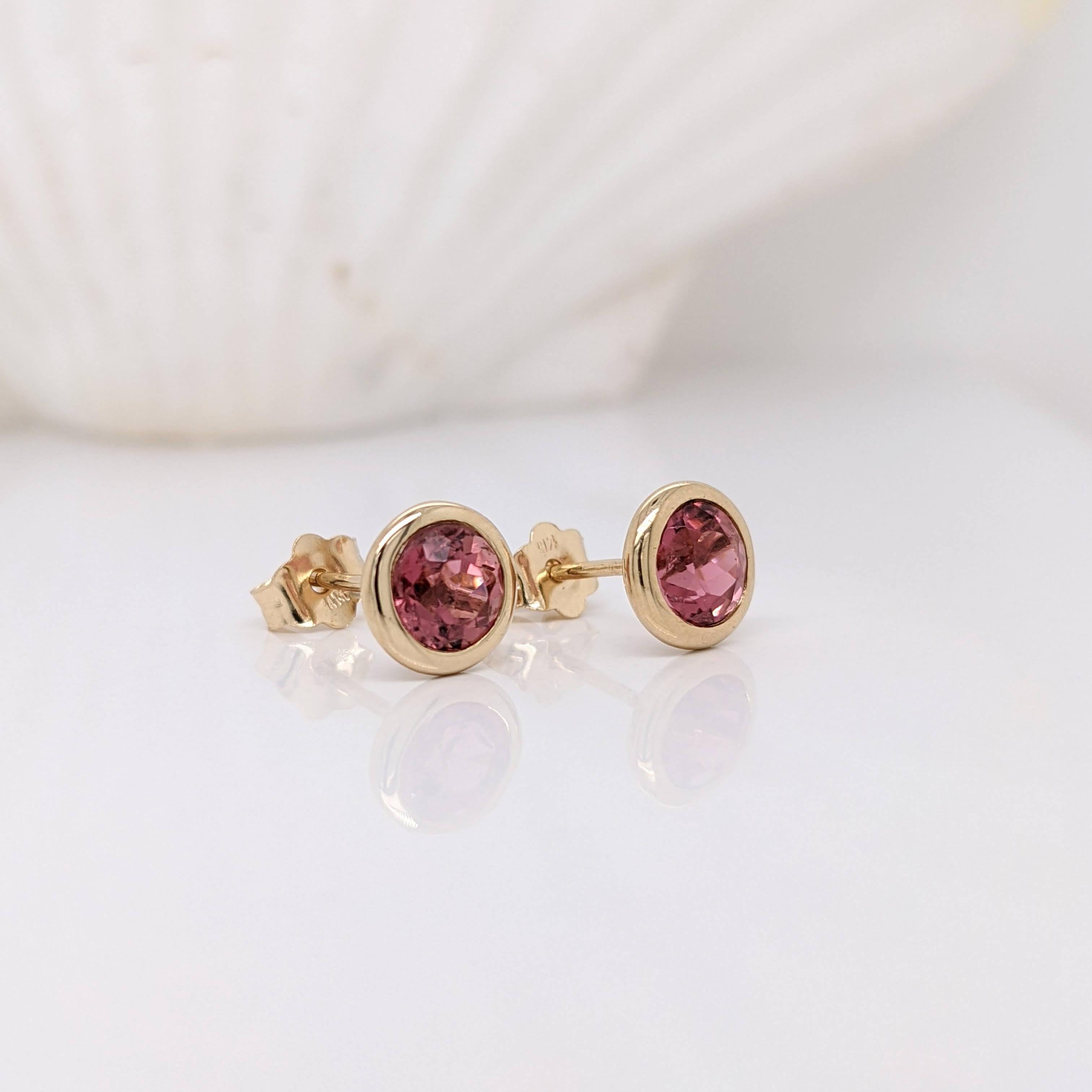 Taglio rotondo Orecchini solitari con castone in tormalina rosa in oro massiccio 14 carati, tondo 5 mm in vendita