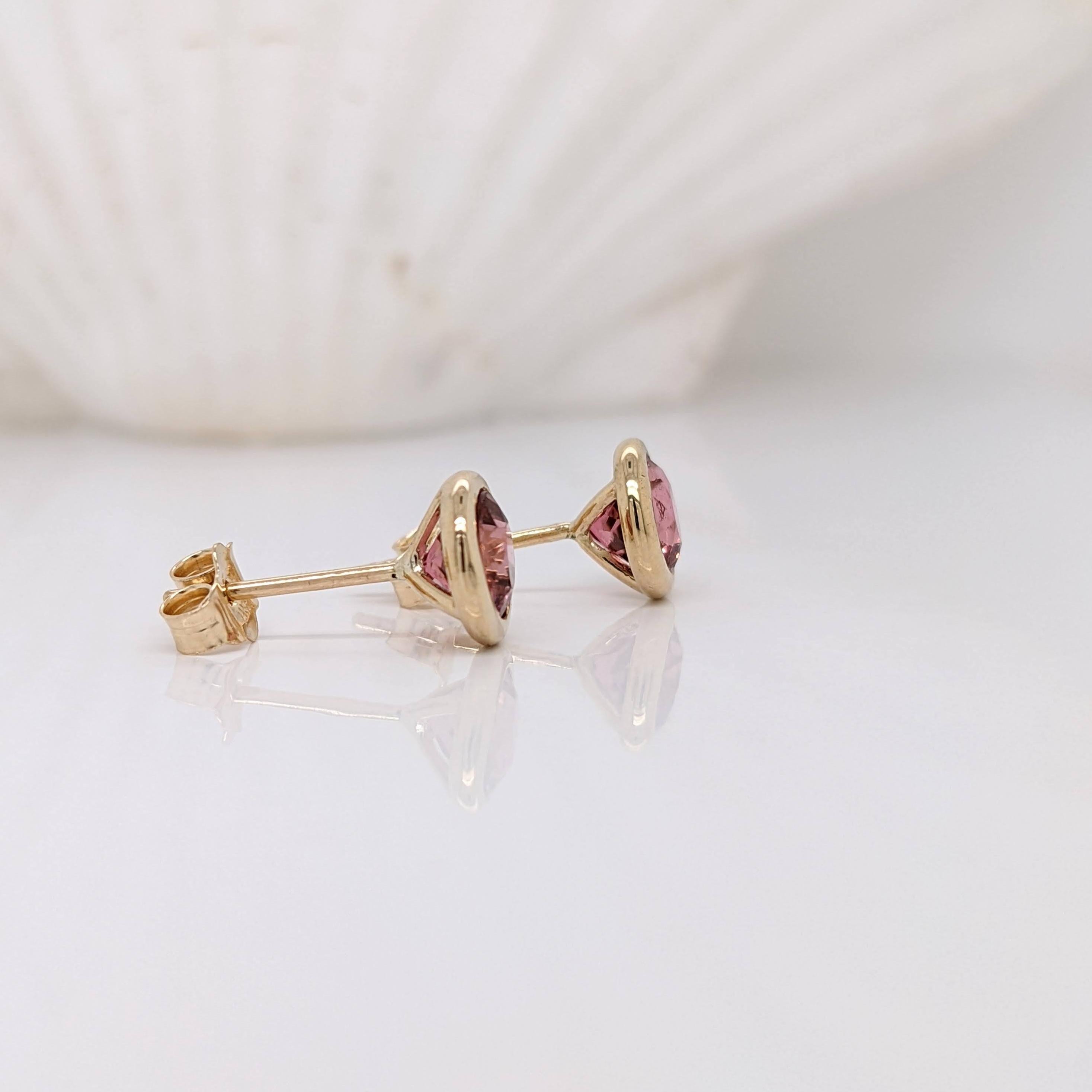 Orecchini solitari con castone in tormalina rosa in oro massiccio 14 carati, tondo 5 mm In condizioni Nuovo in vendita a Columbus, OH