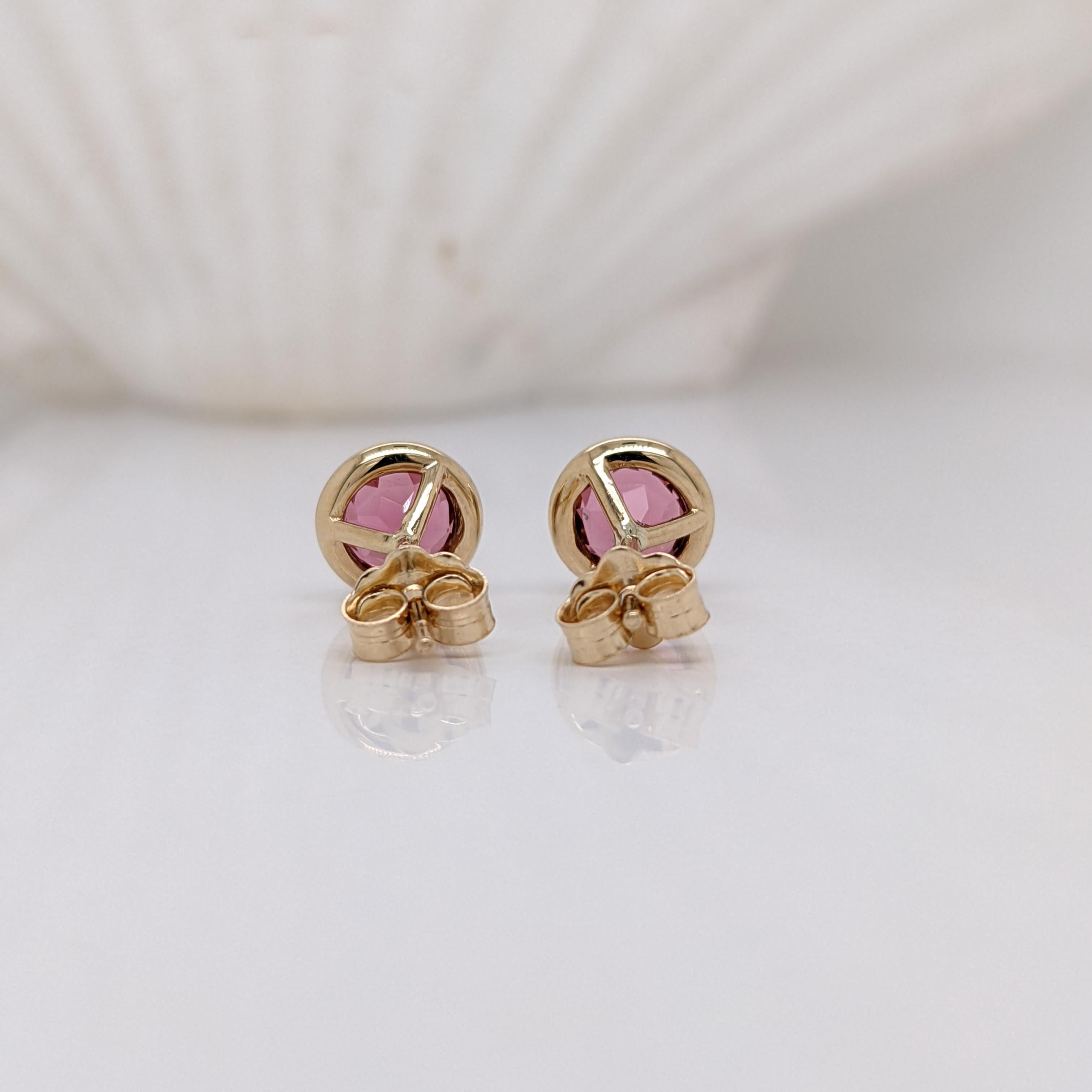 Donna Orecchini solitari con castone in tormalina rosa in oro massiccio 14 carati, tondo 5 mm in vendita