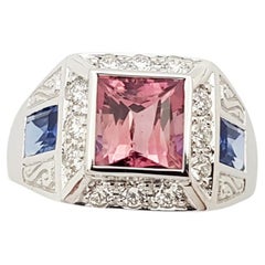 Bague en or blanc 18 carats sertie de tourmaline rose, saphir bleu et diamants