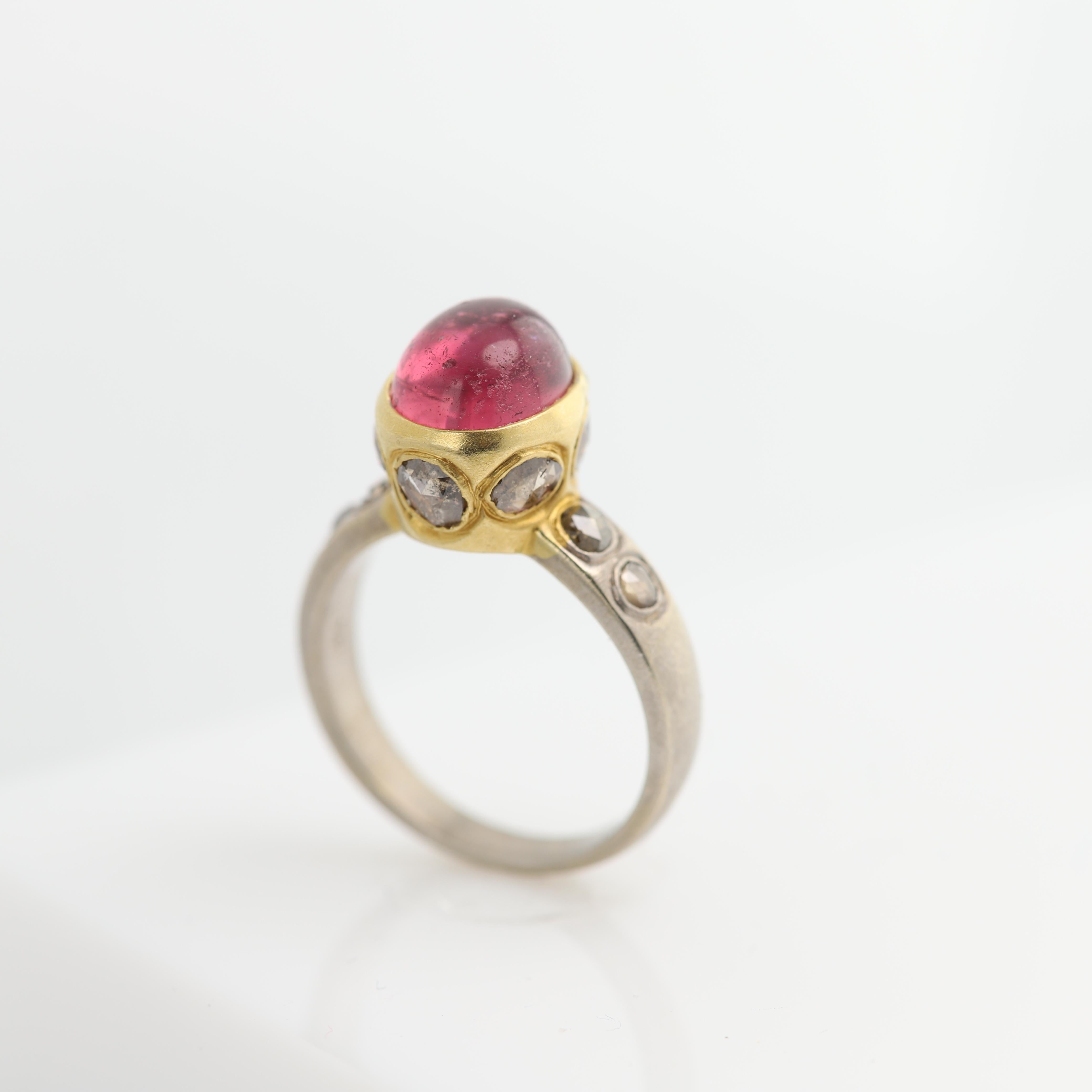 Pink Tourmaline Cabochon 18 Karat Two Tone Gold Vintage Pink Tourmaline Ring For Sale 4