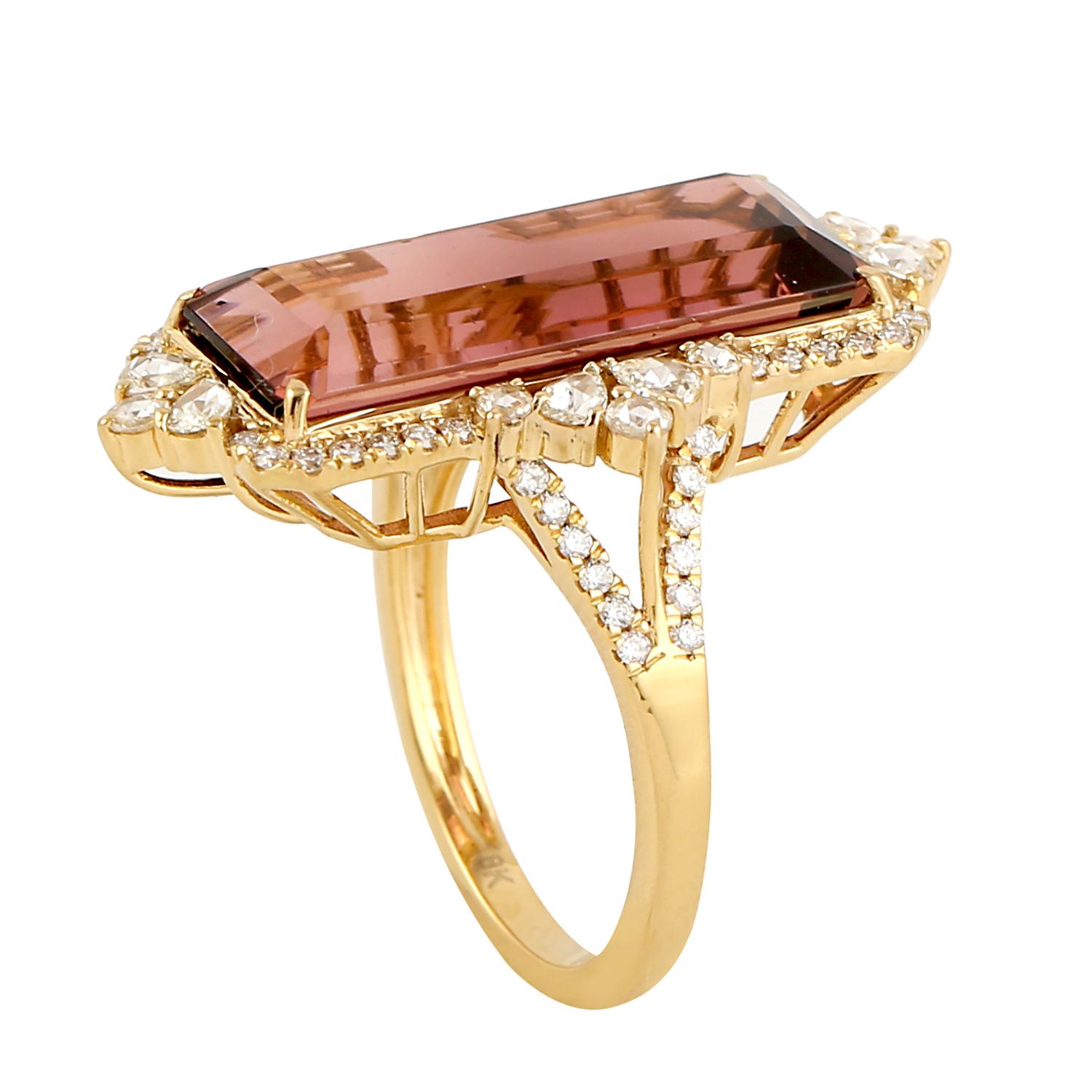 Pink Tourmaline Cocktail Ring Wth Diamonds Made in 18k Yellow Gold In New Condition For Sale In New York, NY