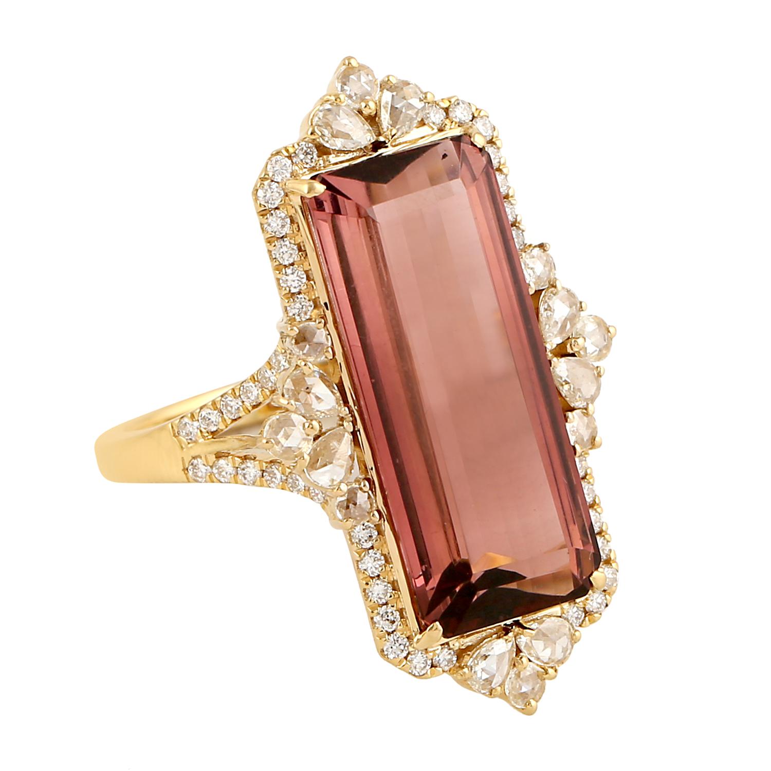 Women's Pink Tourmaline Cocktail Ring Wth Diamonds Made in 18k Yellow Gold For Sale