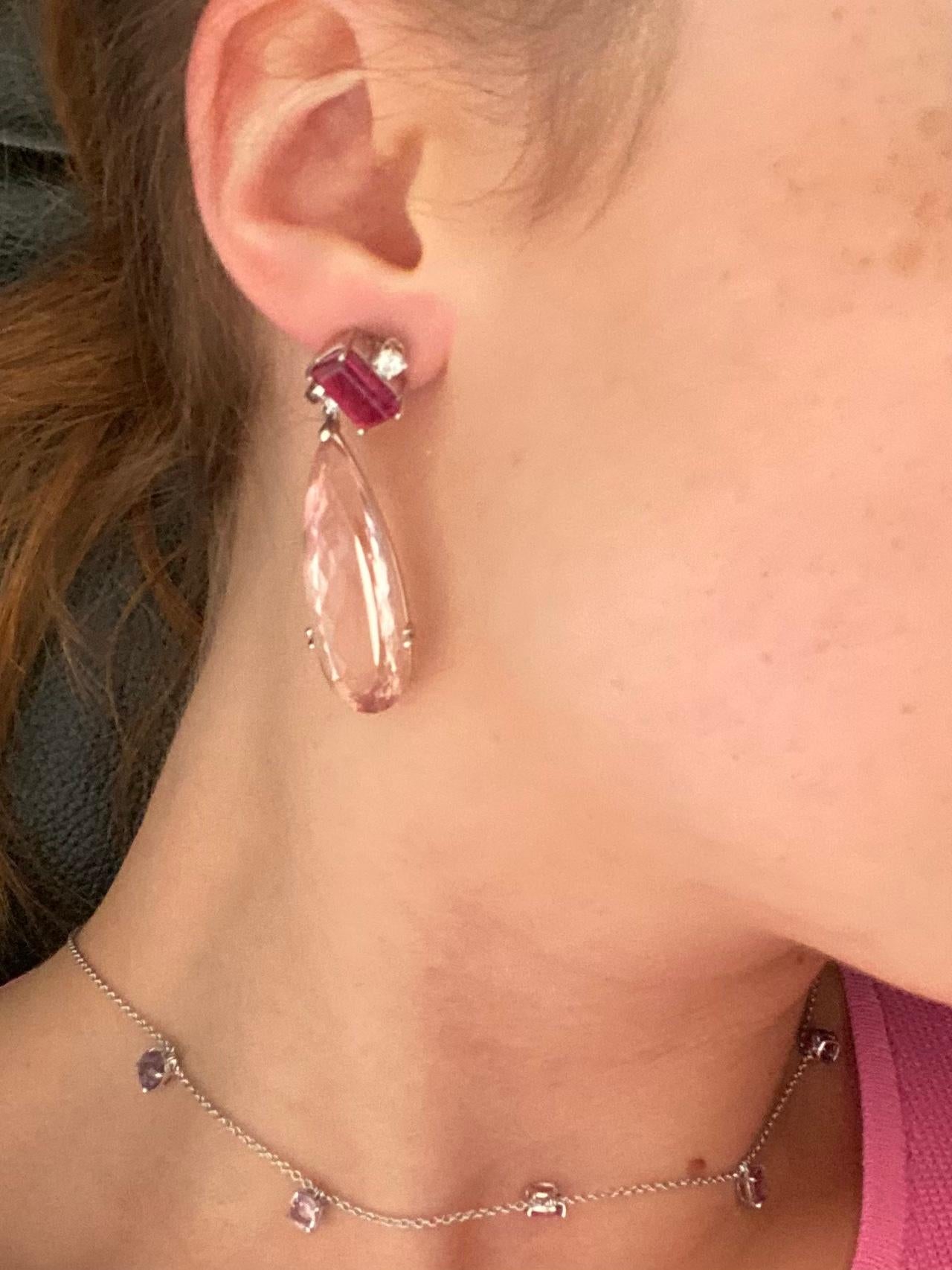 Taille poire Boucles d'oreilles pendantes en or blanc 18 K avec tourmaline rose et diamant en vente