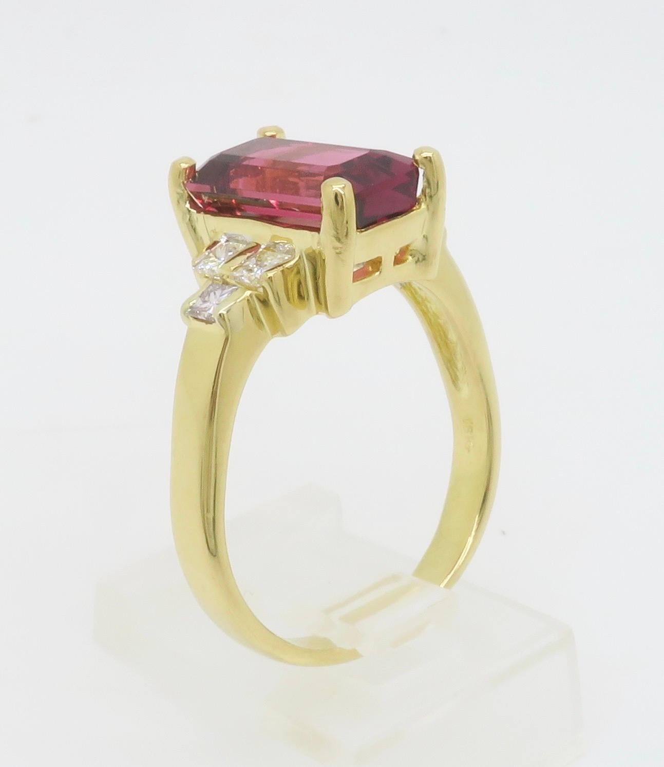 Pink Tourmaline & Diamond 18k Yellow Gold Ring For Sale 3