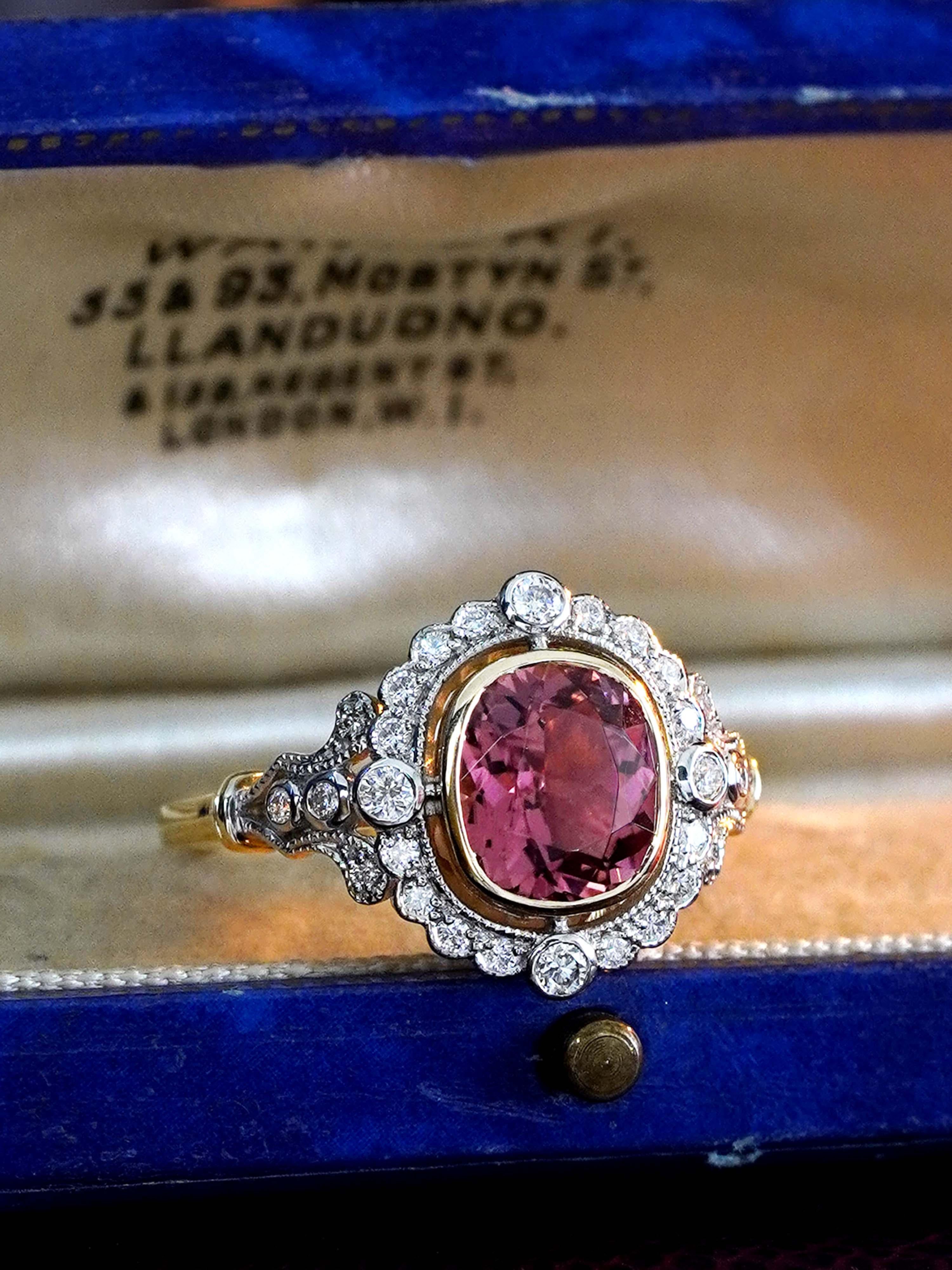 Bague de fiançailles en or jaune 14 carats avec tourmaline rose, diamant et halo de style ancien Pour femmes en vente