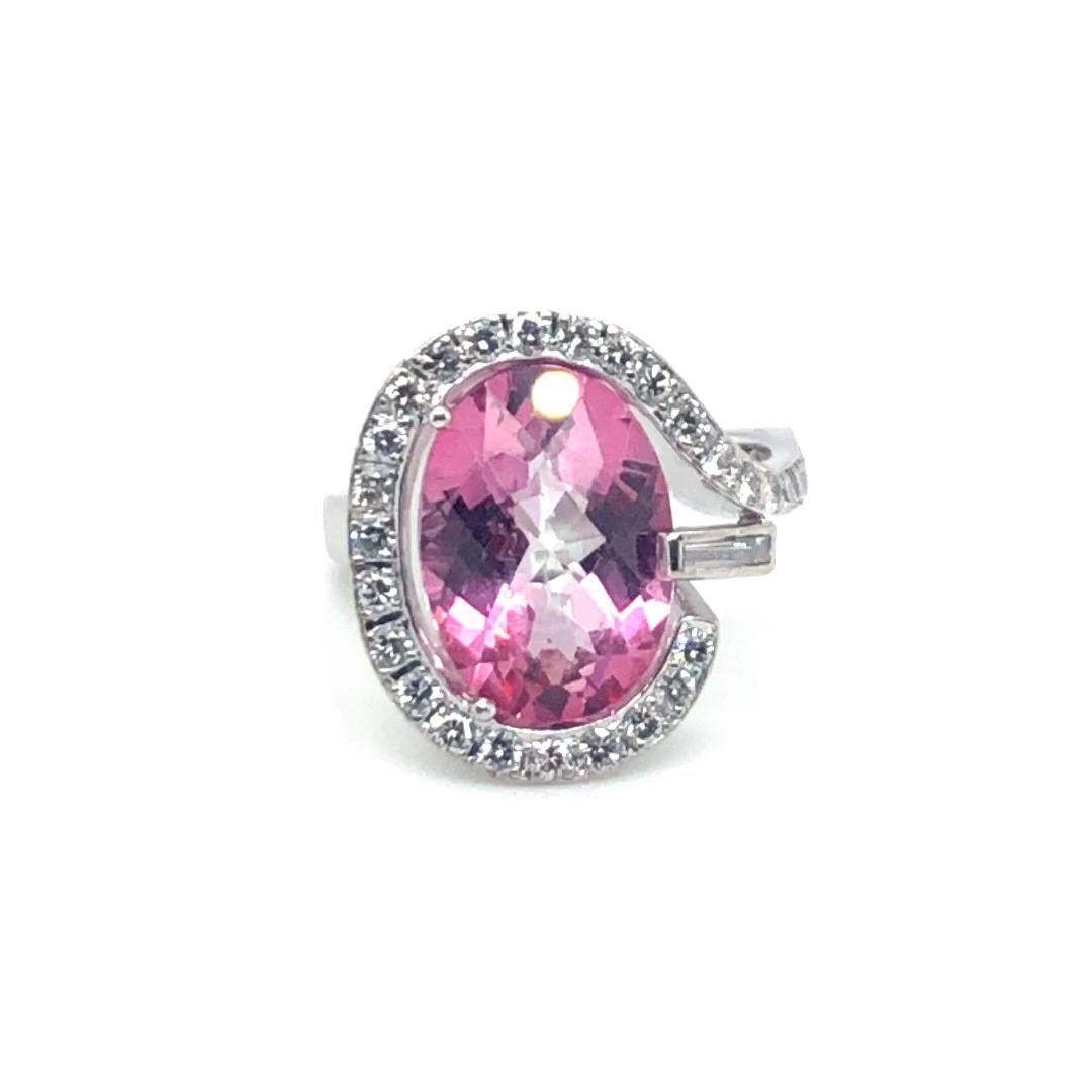 Estate Ring Features Oval 15x11mm Pink Tourmaline, Diamond Halo 18K White Gold
Size 6
11.26 Grams