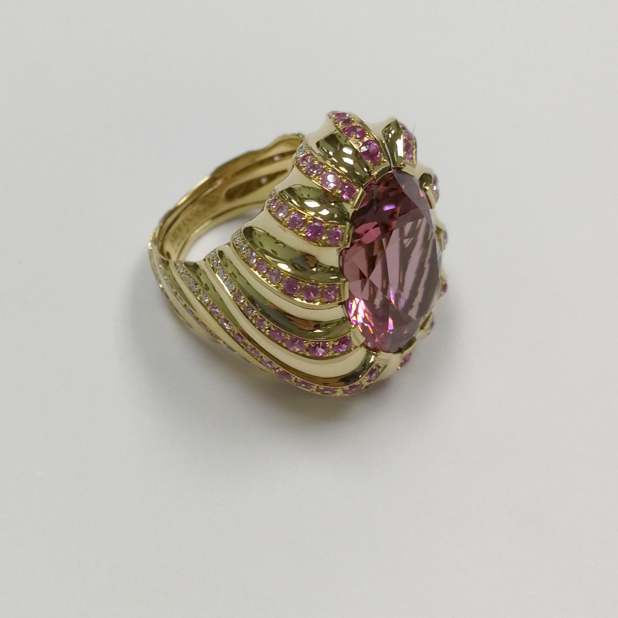 Ring aus 18 Karat Gelbgold mit rosa Turmalin, Diamant und rosa Saphir im Angebot 4