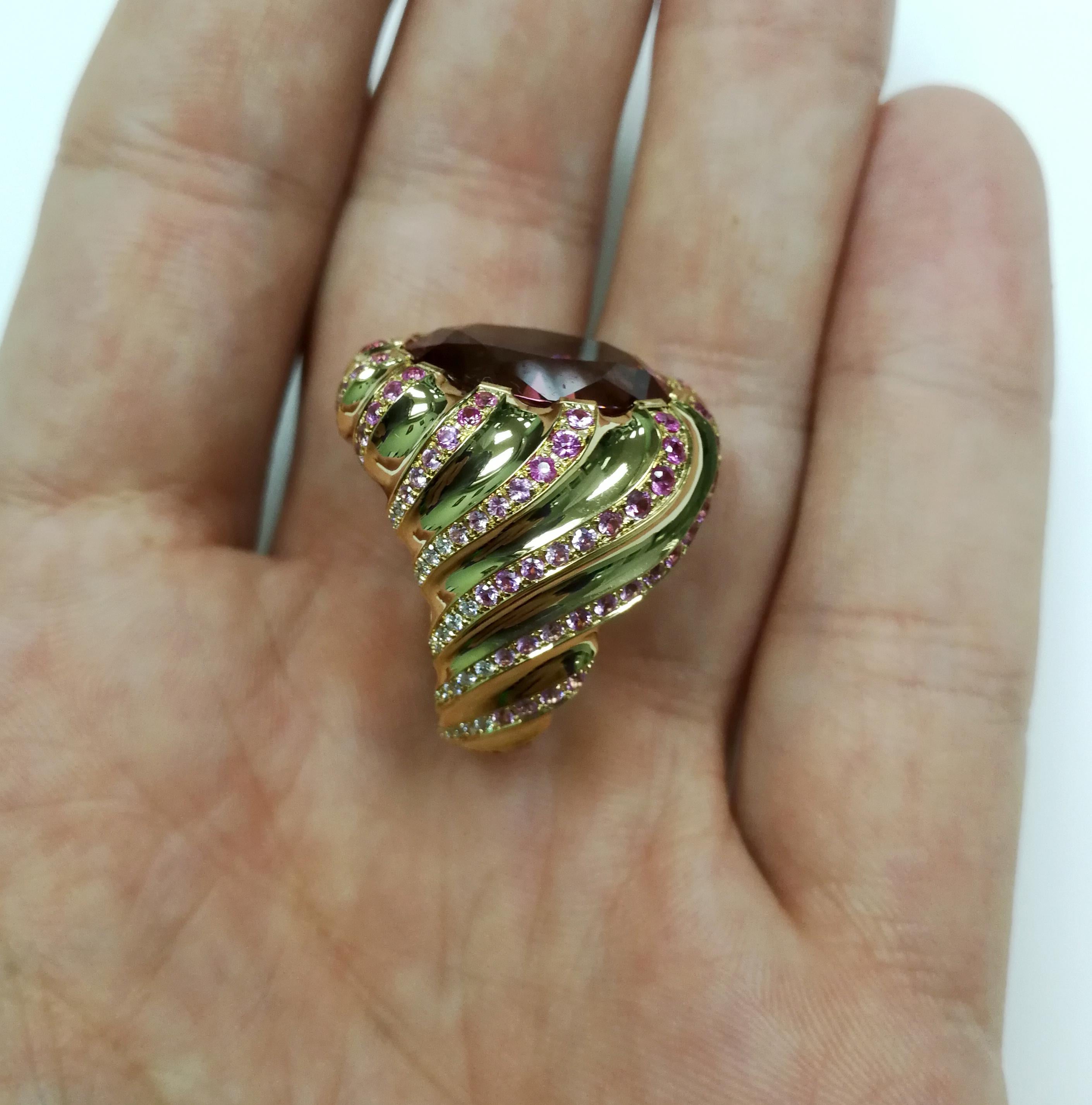 Turmalina Rosa Diamante Zafiro Rosa Anillo de Oro Amarillo de 18 Kilates en Nuevo Estado en Bangkok, TH
