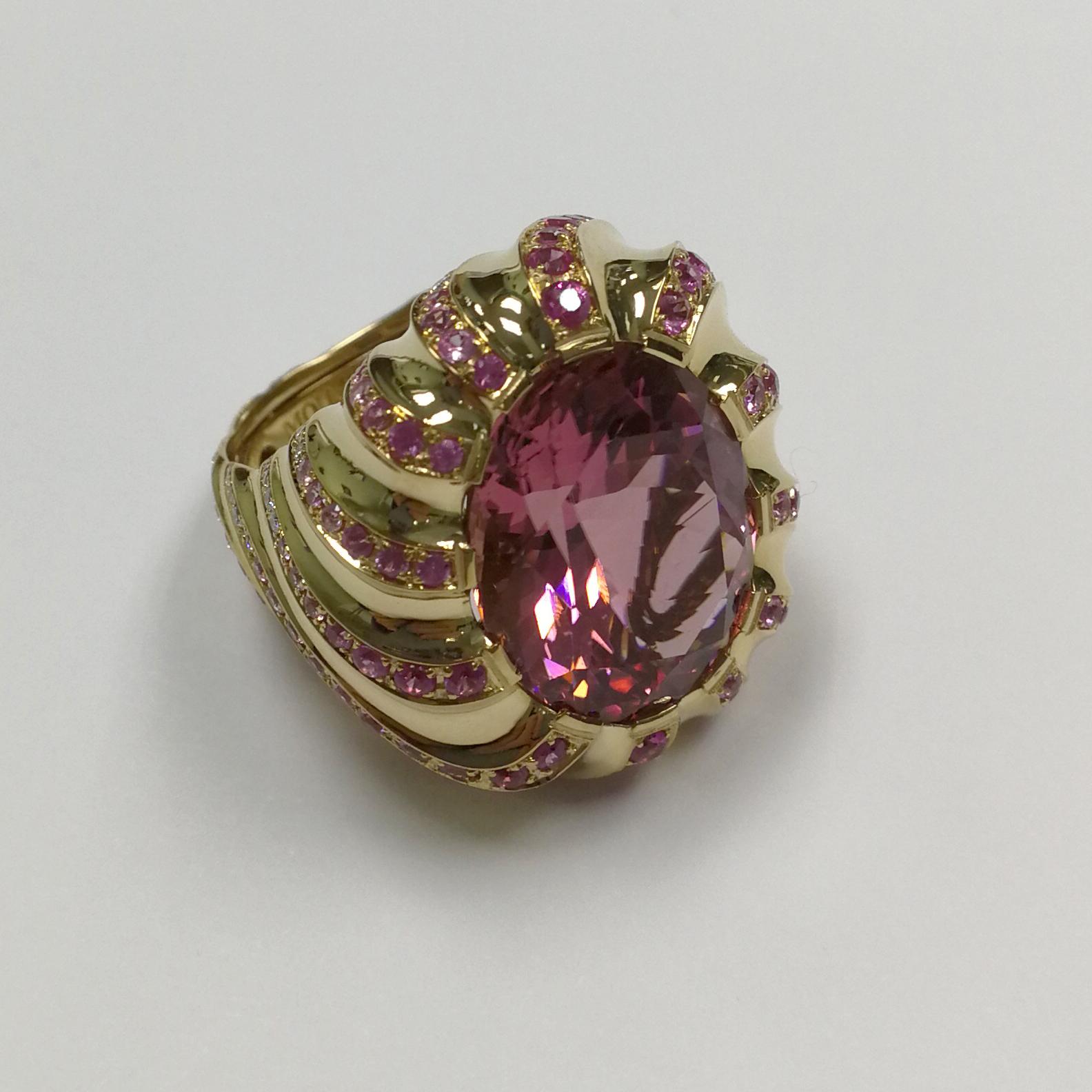 Ring aus 18 Karat Gelbgold mit rosa Turmalin, Diamant und rosa Saphir im Angebot 3