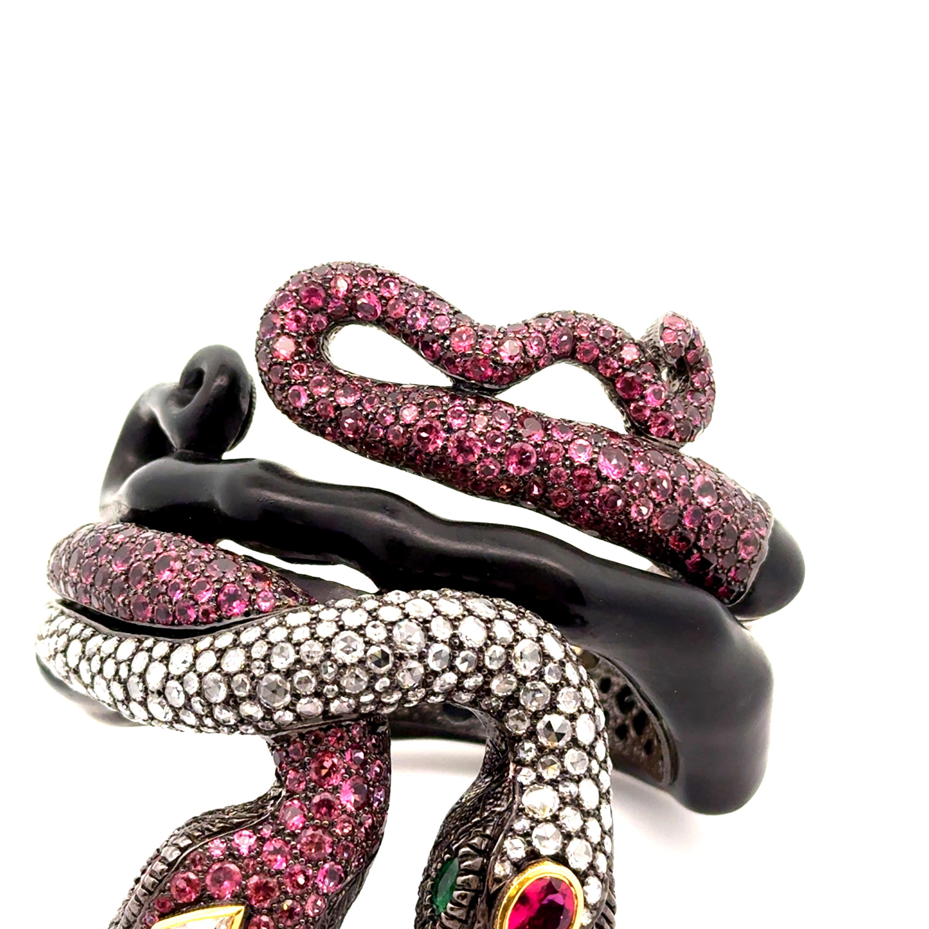 Bracelet serpent en argent et or 18k avec tourmaline rose et diamant État moyen - En vente à Beverly Hills, CA