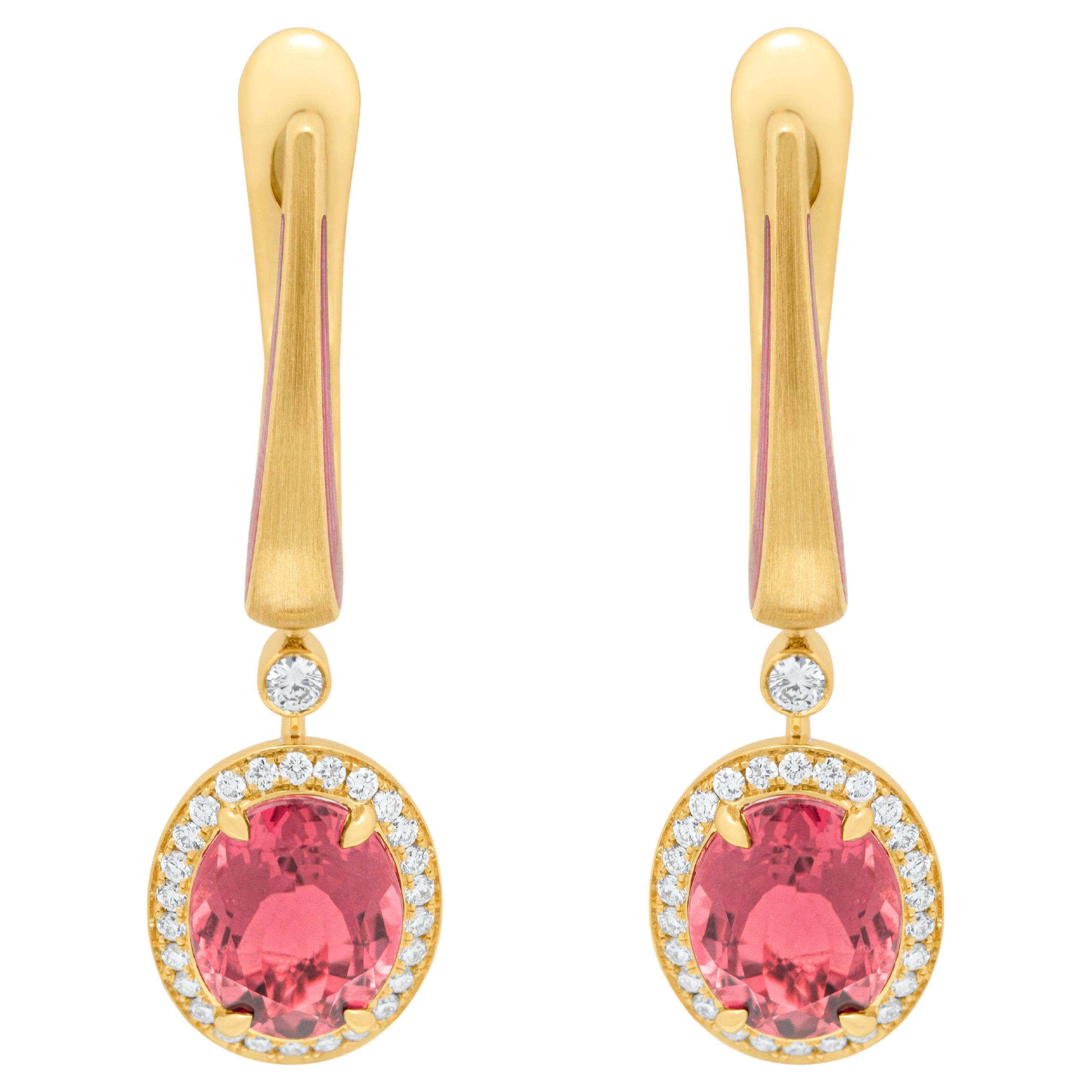 Boucles d'oreilles classiques en or jaune 18 carats avec tourmaline rose, diamants et émail en vente