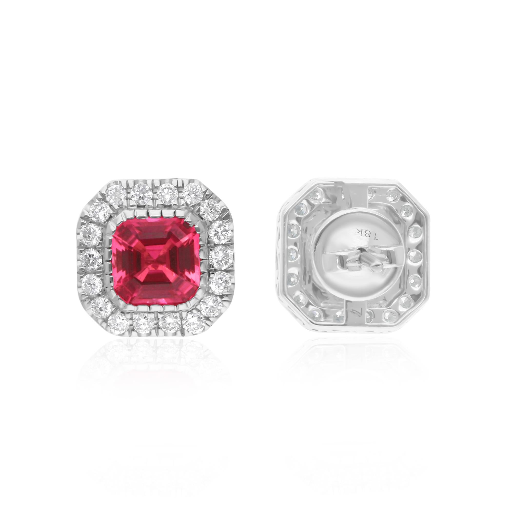 Fusi in oro 18 carati, questi squisiti orecchini sono impreziositi da 3,10 carati di tormalina rosa e 0,64 carati di diamanti scintillanti.

Segui la vetrina di Spectrum Jewels per vedere le ultime collezioni e i pezzi esclusivi. Spectrum Jewels è