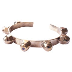 Bracelet manchette en forme de cœur en alexandrite avec clous en bronze J Dauphin