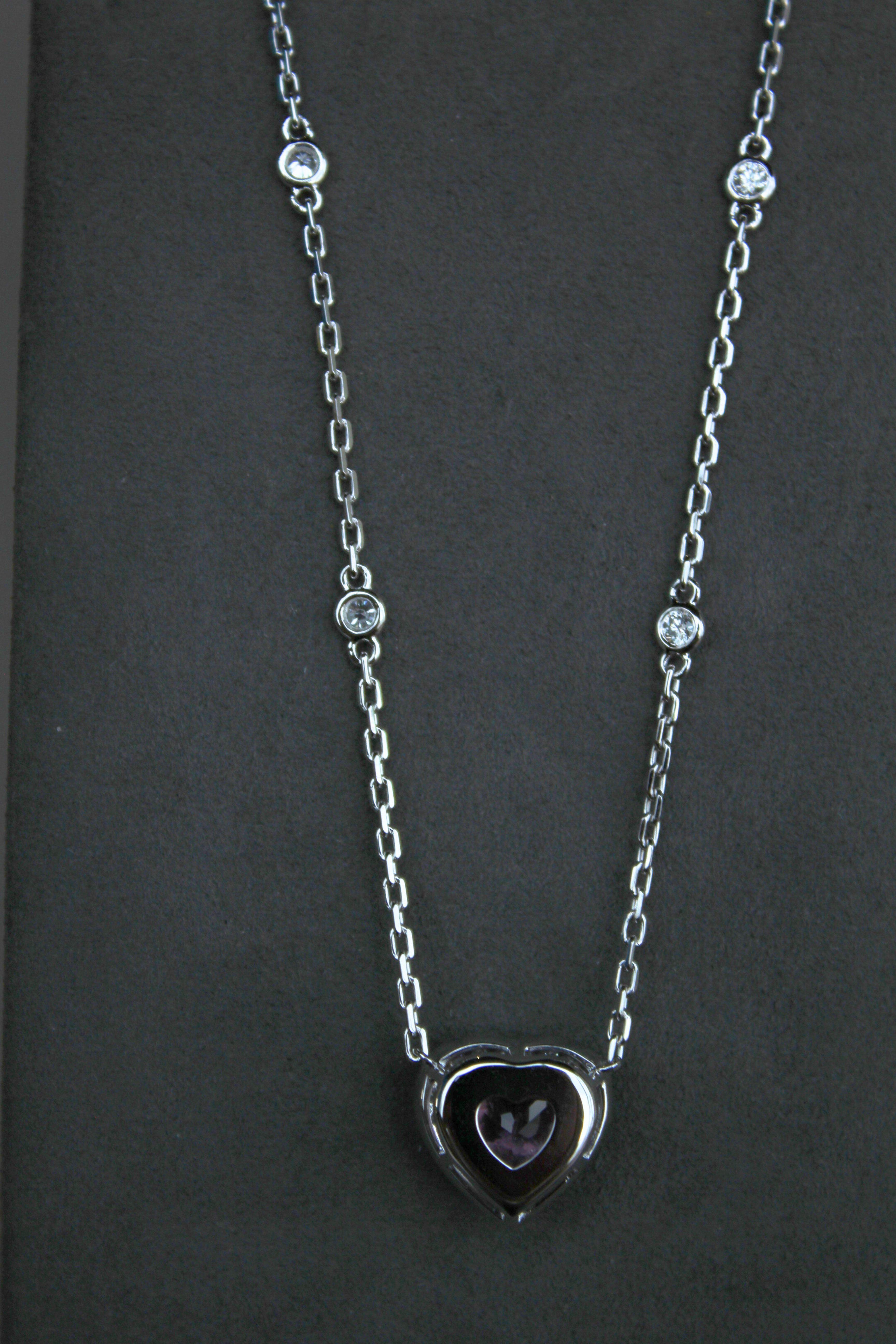 Collana con ciondolo in oro bianco 18 carati con tormalina rosa a forma di cuore e diamante aureolato in vendita 3