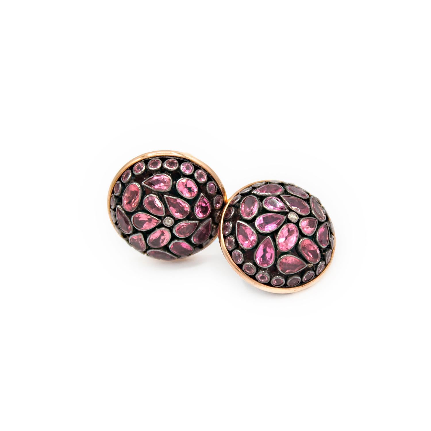 Elegant earrings in 18kt pink gold and pink tourmaline Junaghar cabochon. 
Silver setting
Pink tourmaline ct. 13,34
Pink Gold g. 4,3
Clip-on System

