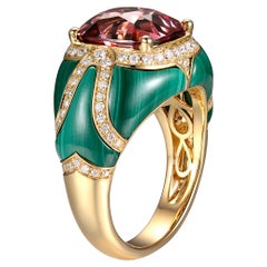Cocktailring mit rosa rosa Turmalin, Malachit und Diamant aus 18 Karat Gelbgold