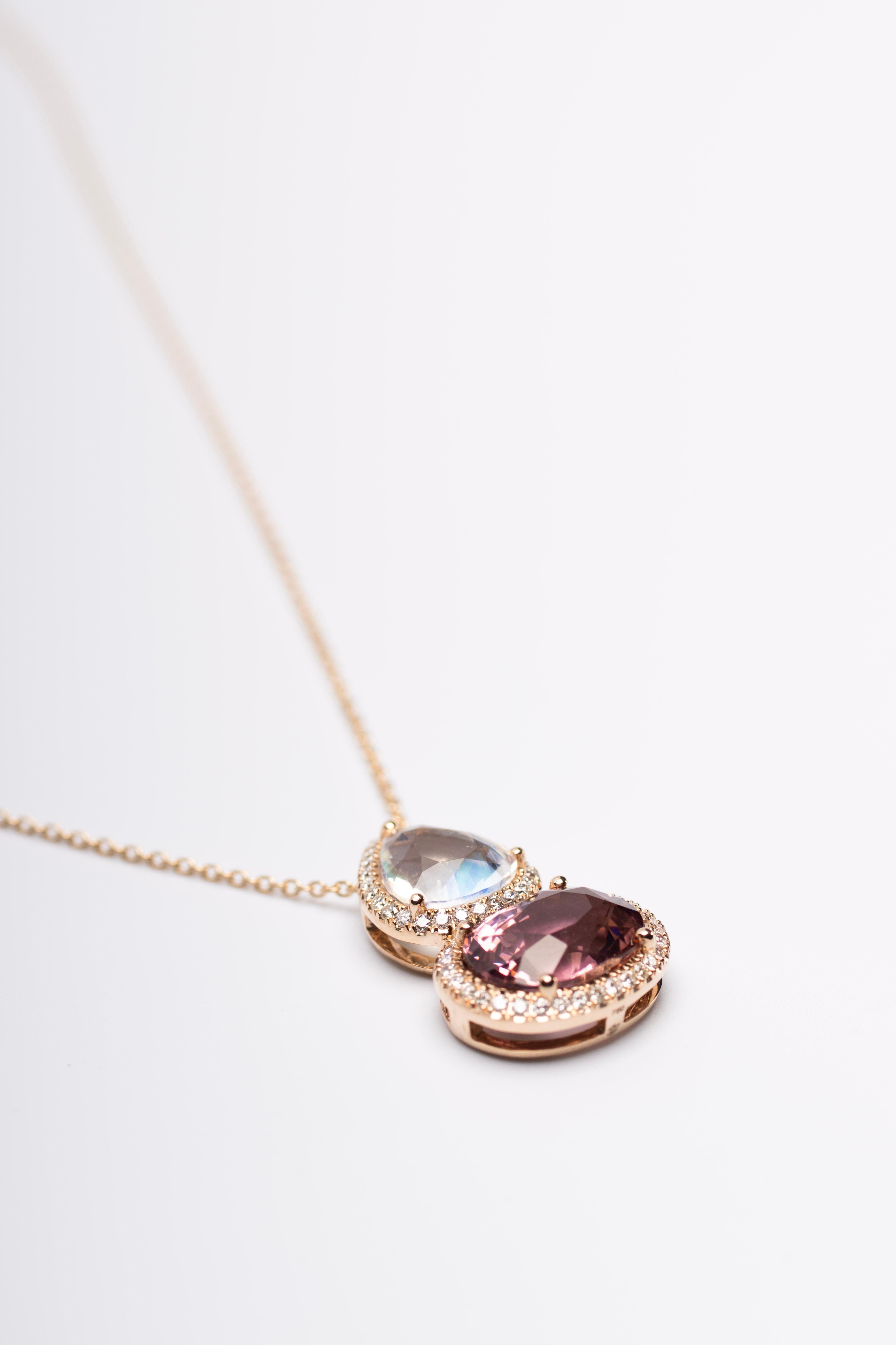 Collana con ciondolo in tormalina rosa e pietra di luna con diamanti in oro 18 carati in vendita 1