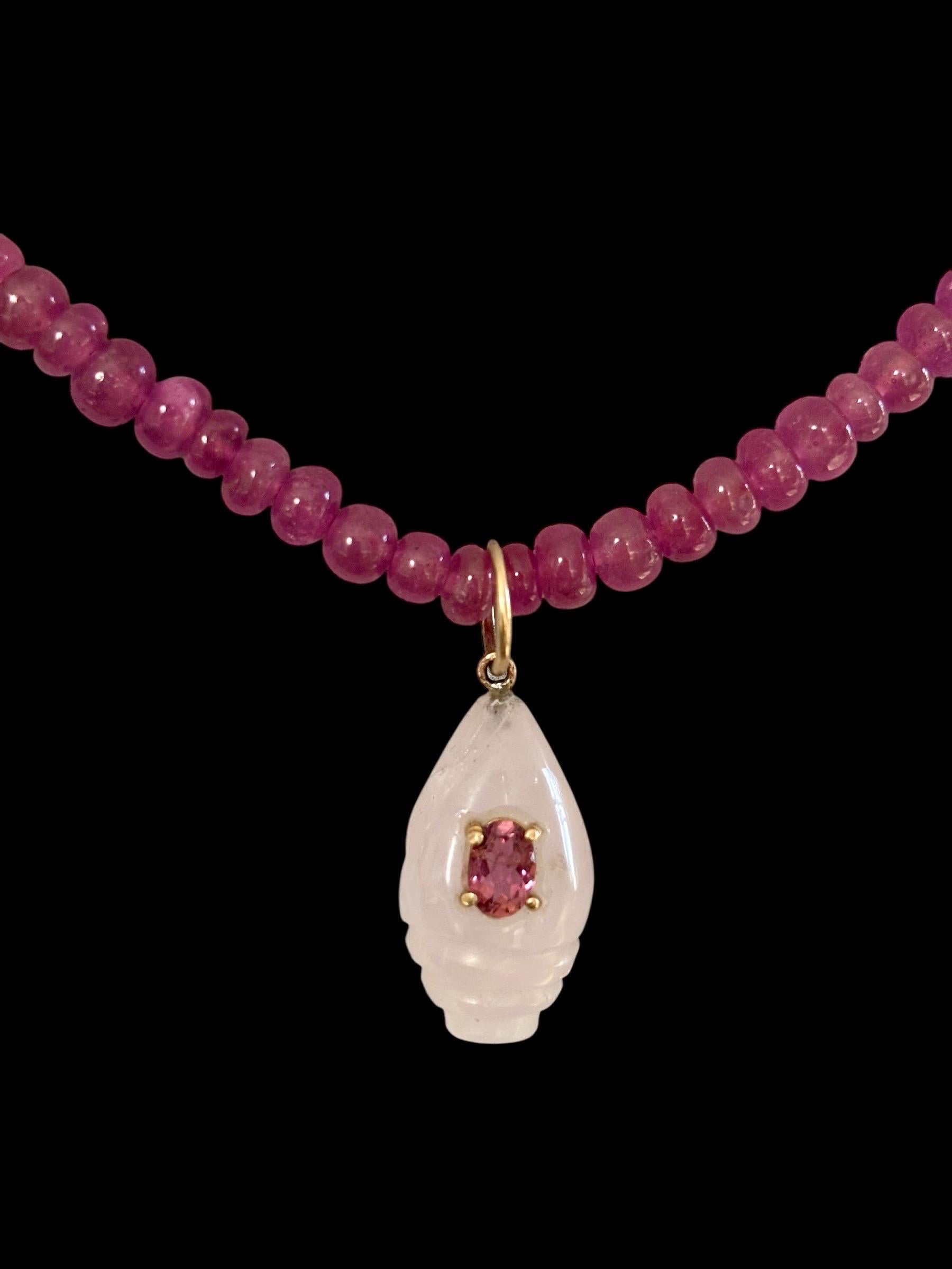 Collier avec pendentif en tourmaline rose

Tourmaline rose, quartz rose, or 14k

15