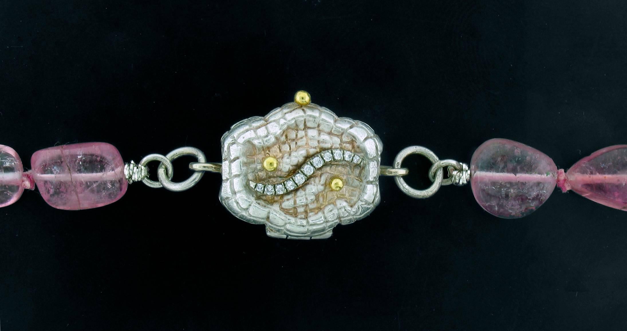Halskette aus rosa Turmalin mit Victor Velyan-Schlammshell-Verschluss im Zustand „Neu“ im Angebot in Carmel, CA