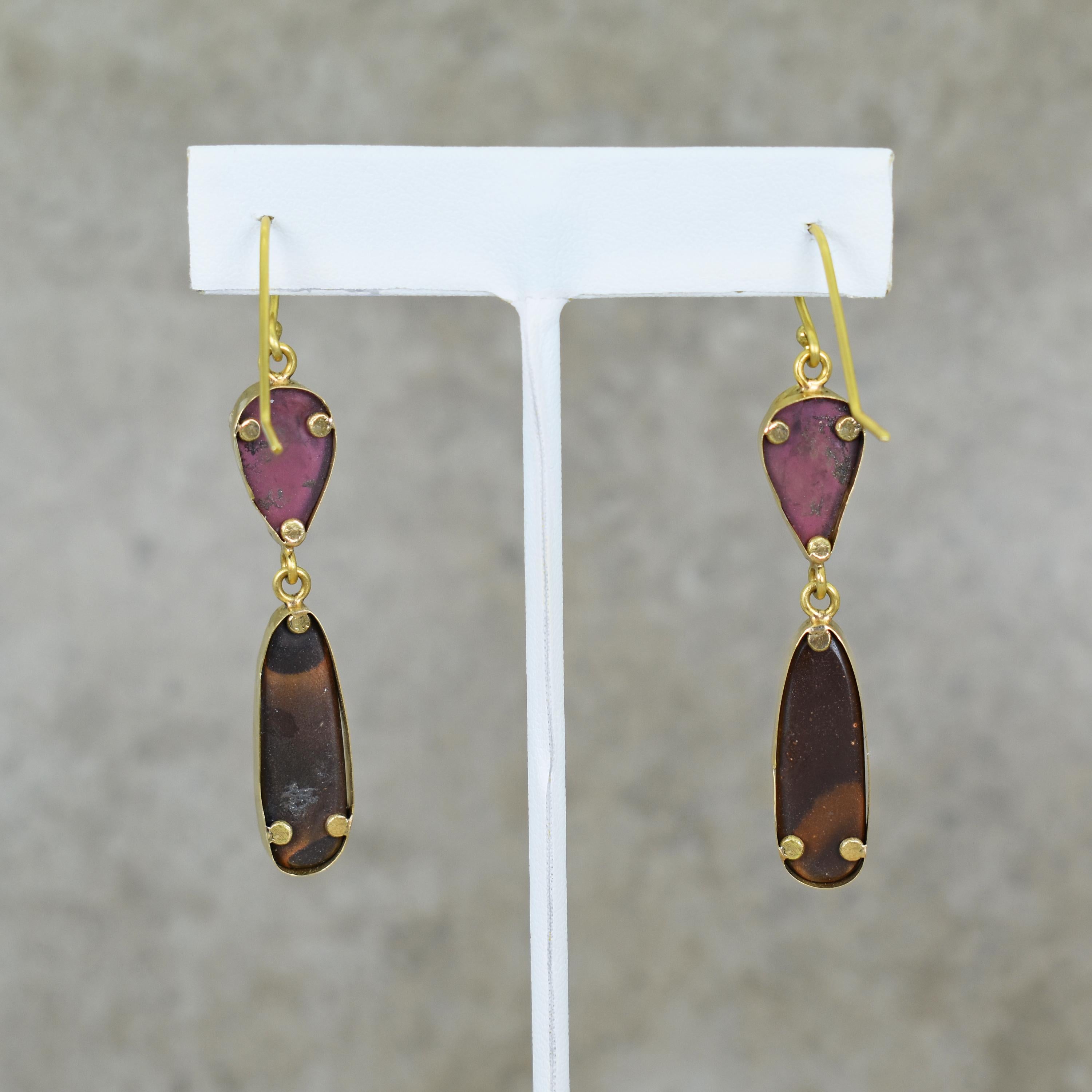 Taille cabochon Boucles d'oreilles pendantes en or 18 carats avec tourmaline rose, opale et diamant en vente