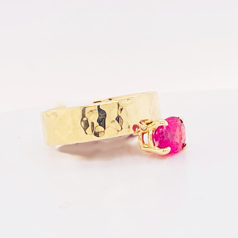 Pink Tourmaline Oval Ring 14K Yellow Gold Hammered Wide Band 1.32 Carat Gemstone In New Condition For Sale In Austin, TX