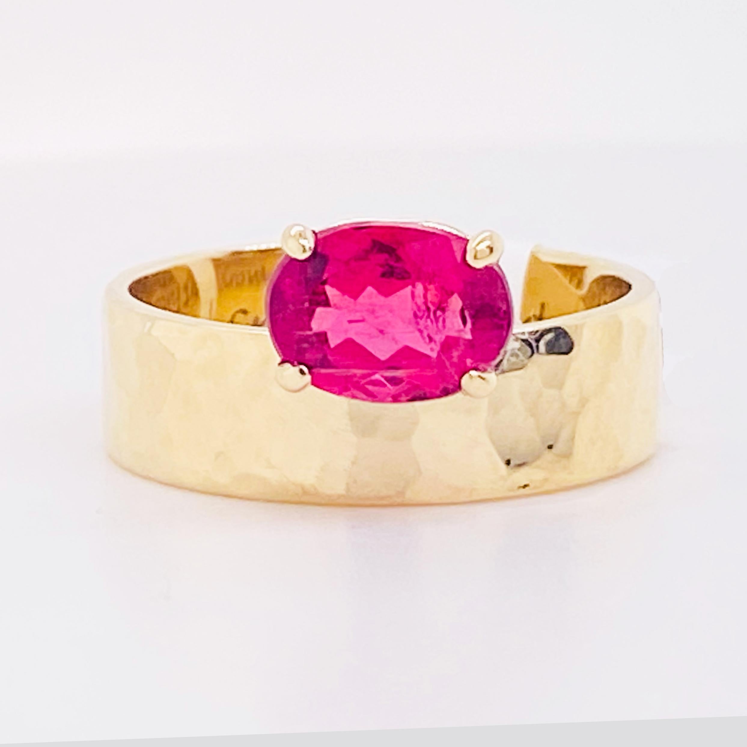 Pink Tourmaline Oval Ring 14K Yellow Gold Hammered Wide Band 1.32 Carat Gemstone For Sale 2