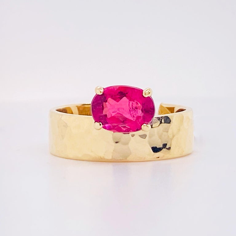 Pink Tourmaline Oval Ring 14K Yellow Gold Hammered Wide Band 1.32 Carat Gemstone For Sale 3