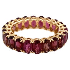 Pink Tourmaline Oval Ring in 18K Yellow Gold
