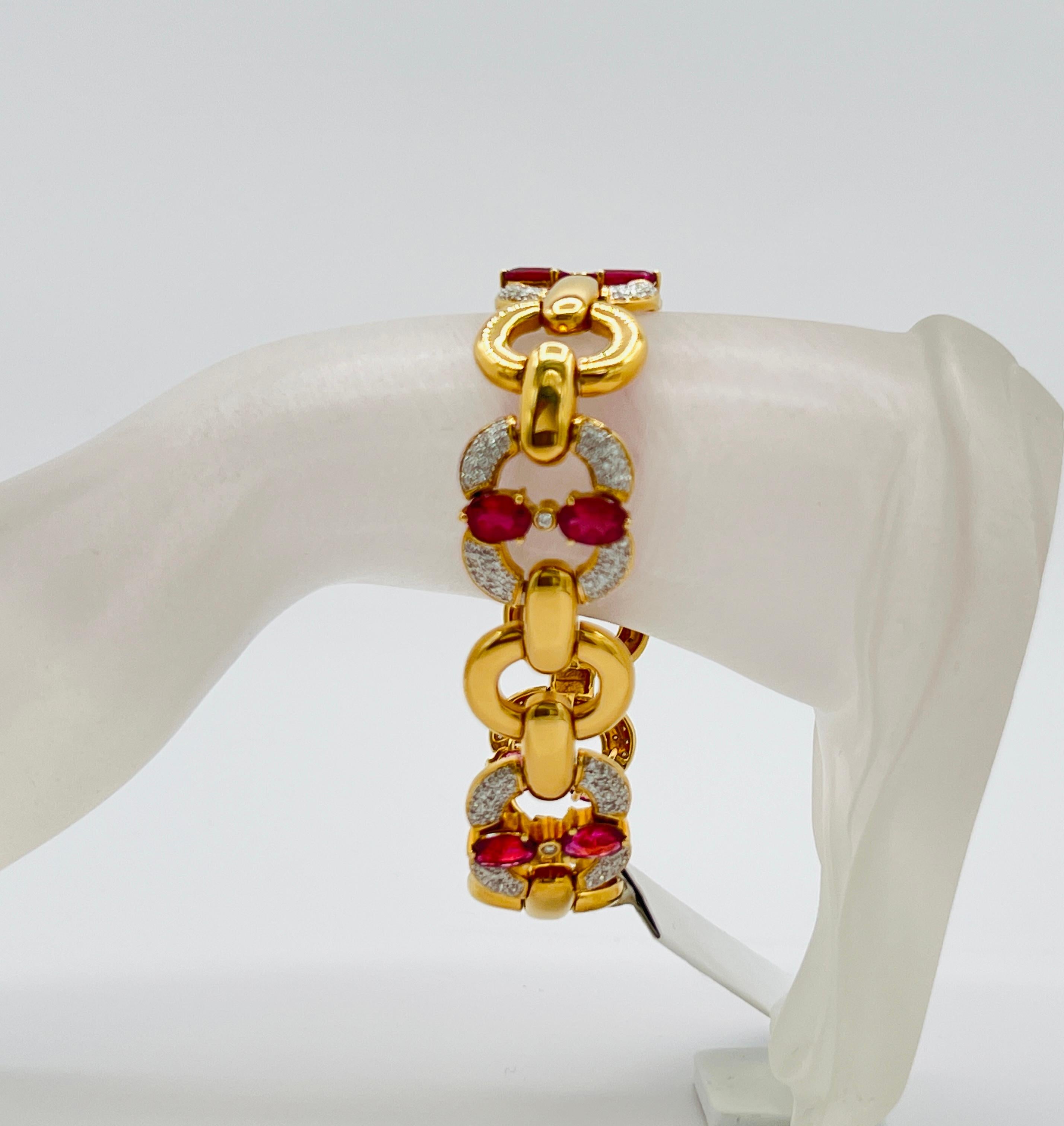Taille ronde Bracelet en or jaune 18K avec tourmaline rose ovale et diamant blanc rond en vente