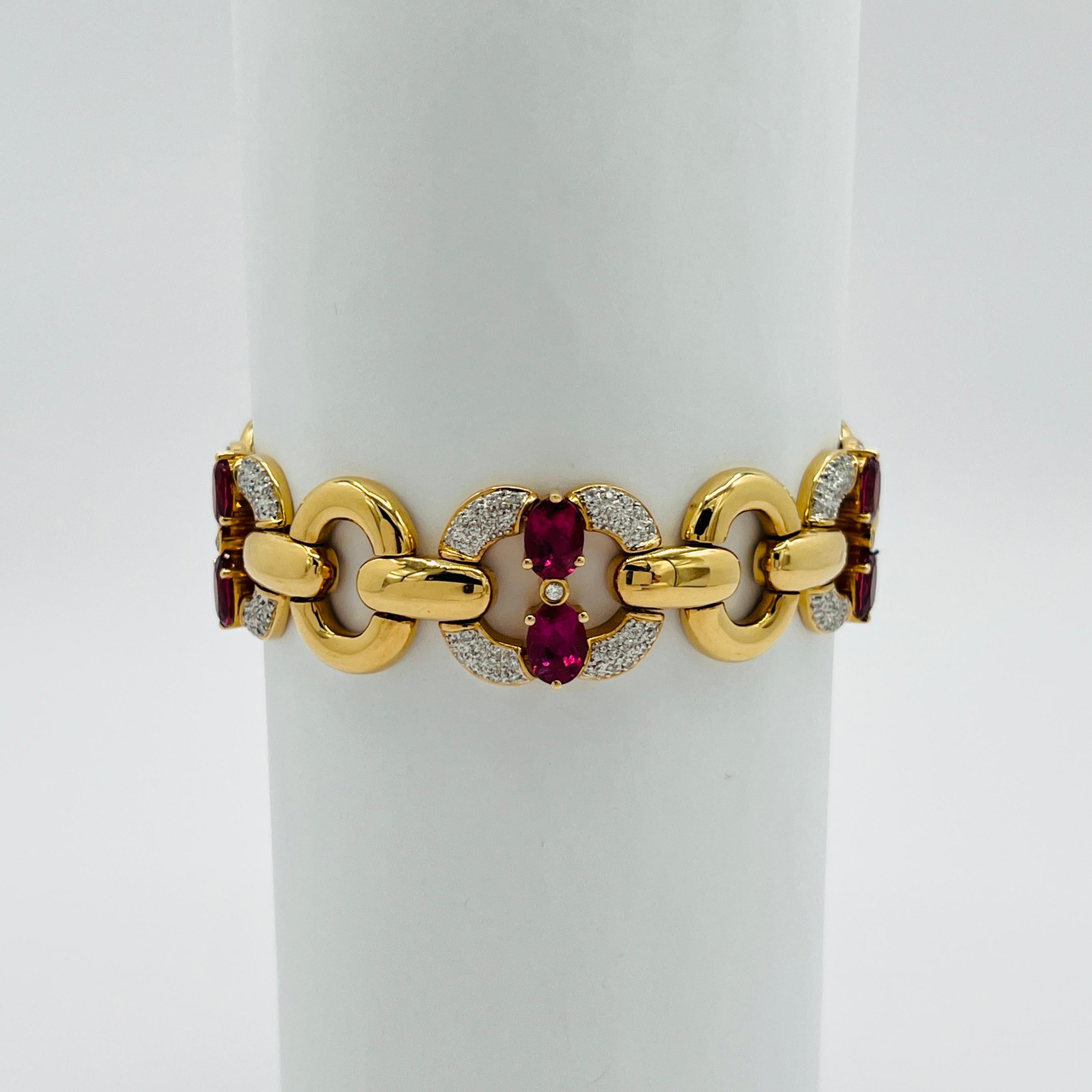 Bracelet en or jaune 18K avec tourmaline rose ovale et diamant blanc rond Neuf - En vente à Los Angeles, CA