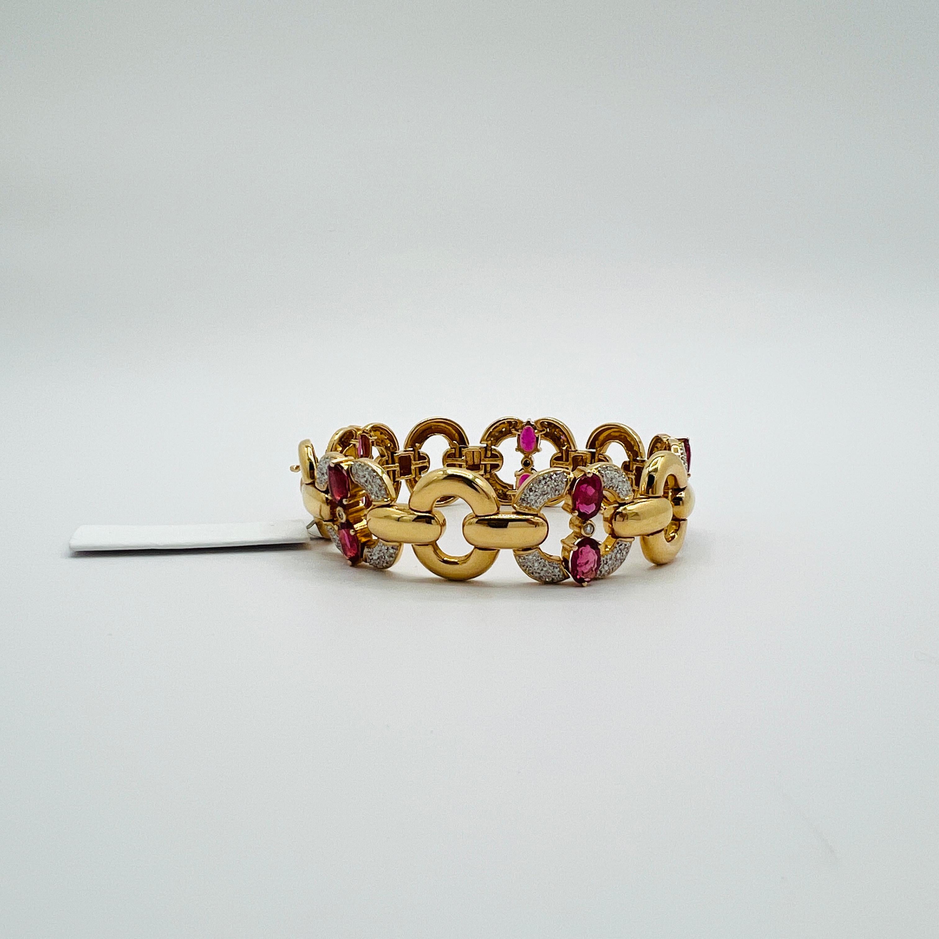Bracelet en or jaune 18K avec tourmaline rose ovale et diamant blanc rond en vente 1
