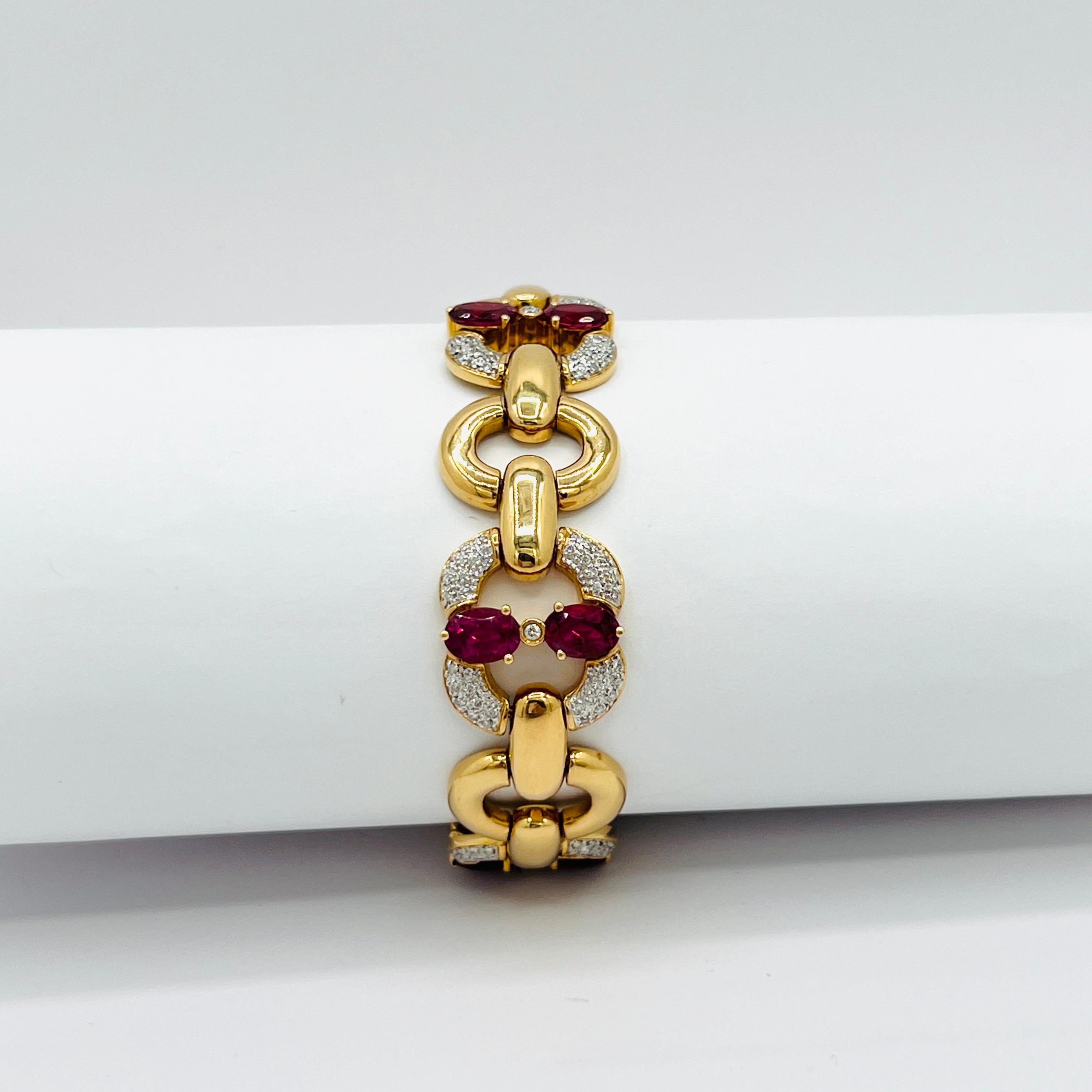 Bracelet en or jaune 18K avec tourmaline rose ovale et diamant blanc rond en vente 3