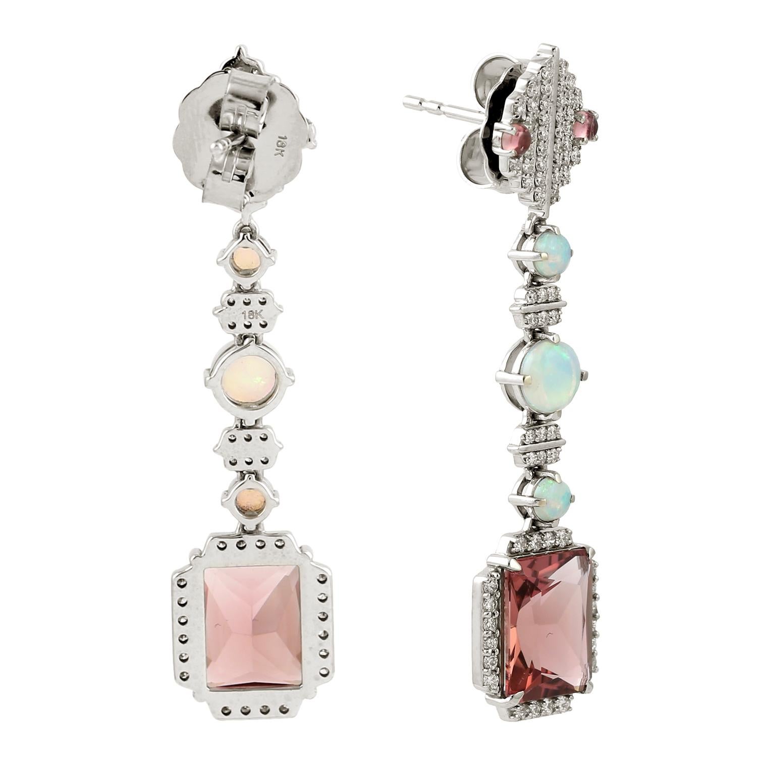 Taglio misto Orecchini pendenti con tormalina rosa e perle con diamanti in oro bianco 18 carati in vendita