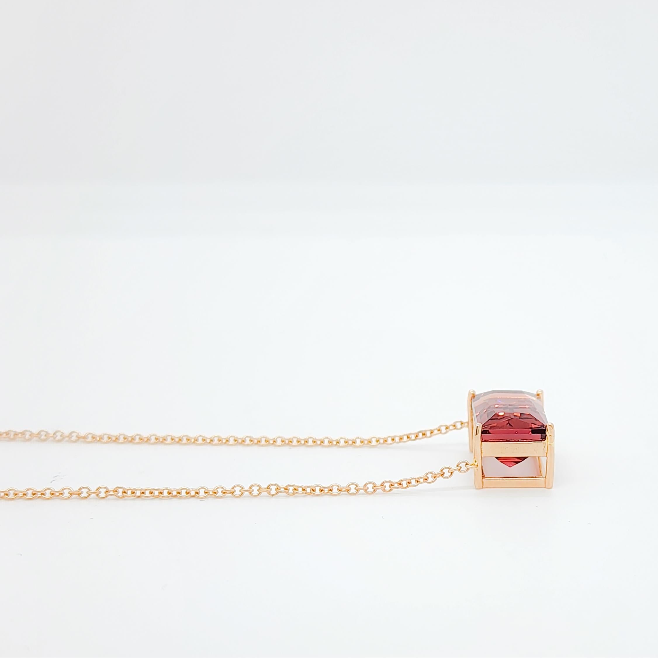 Pink Tourmaline Pendant Necklace in 18k Rose Gold In New Condition In Los Angeles, CA