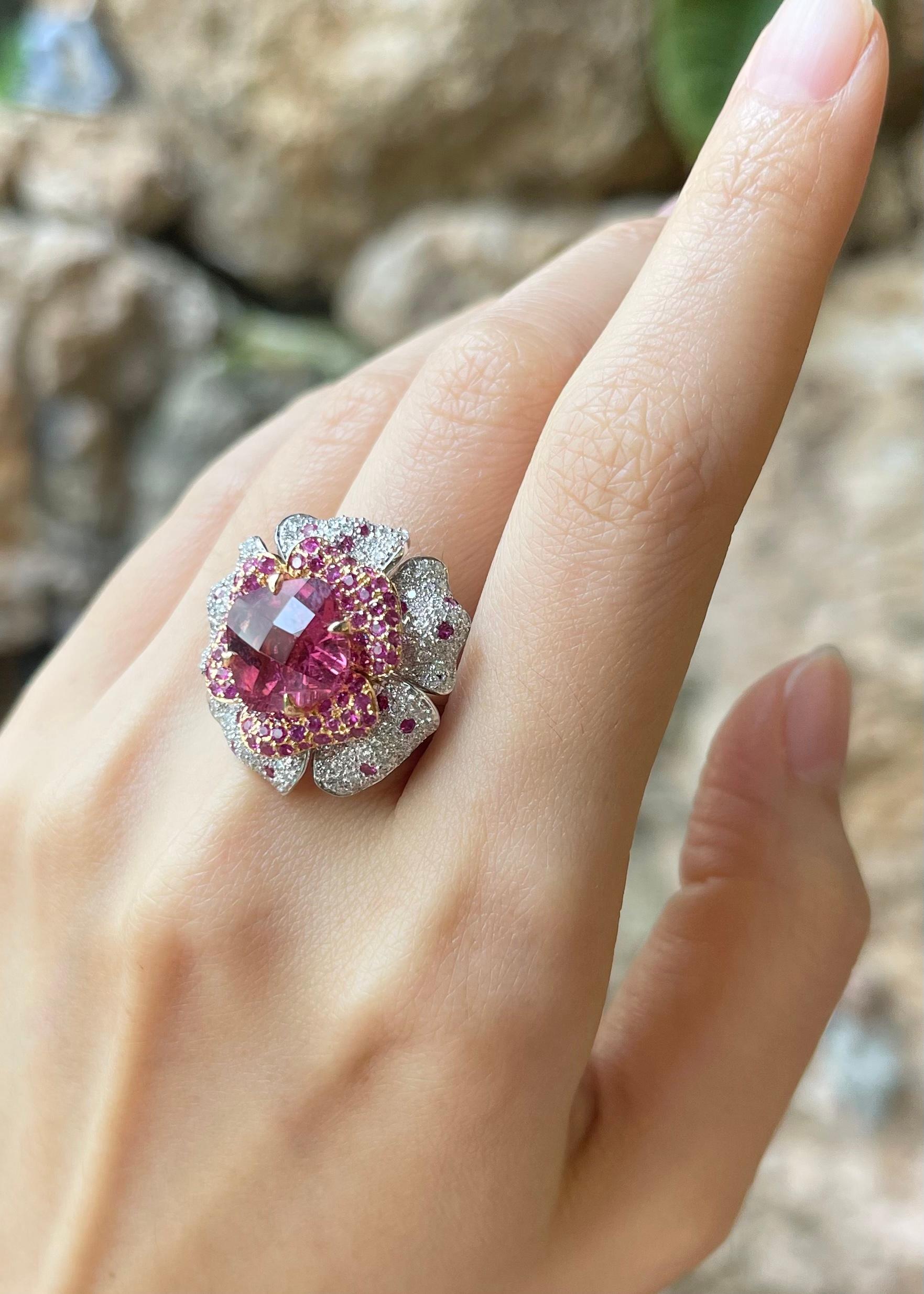Pink Tourmaline, Pink Sapphire and Diamond Flower Ring set in 18K White Gold In New Condition For Sale In Bangkok, TH