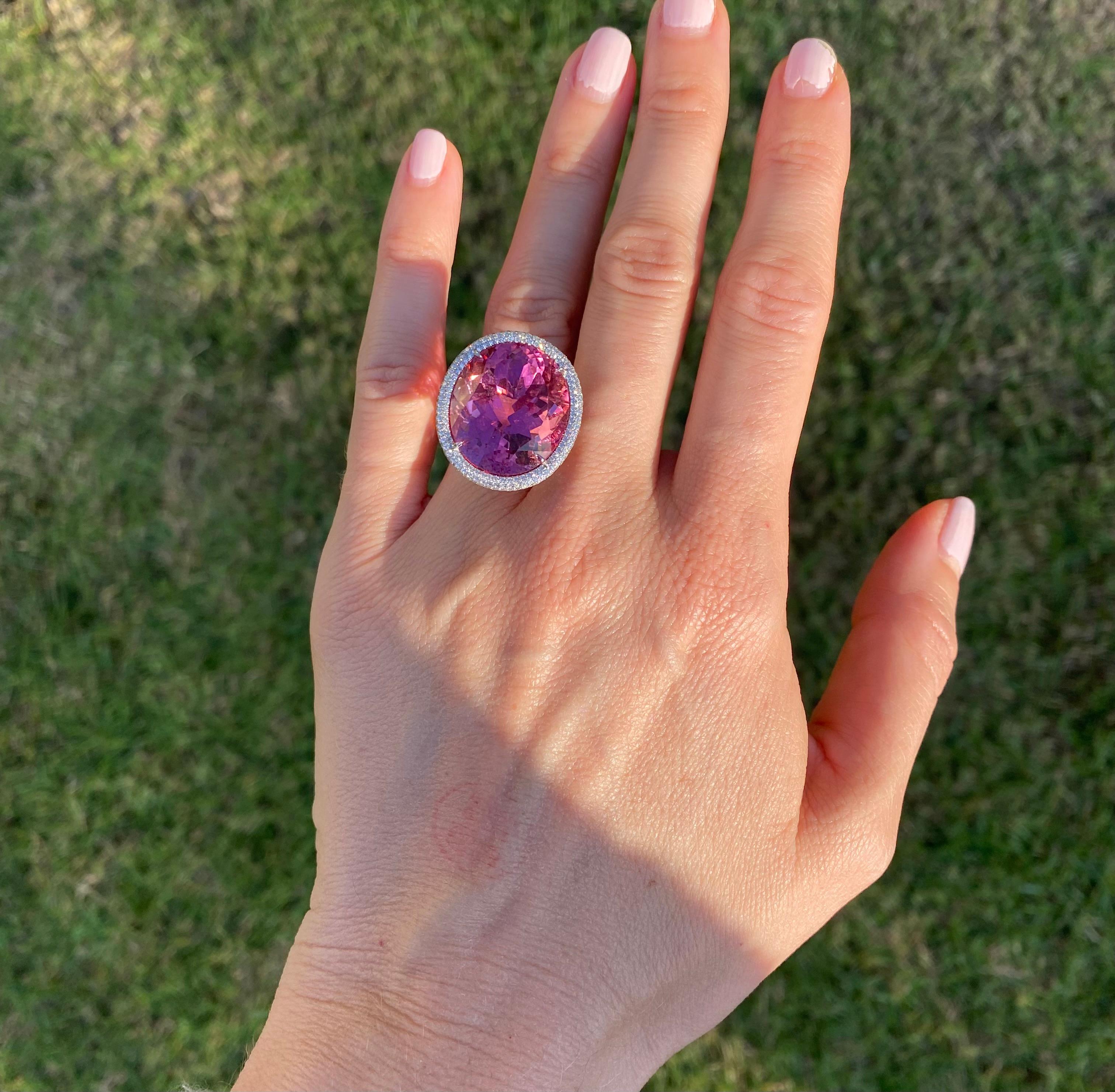 Anello in platino con tormalina rosa - Un romantico regalo di lusso per un amore senza tempo in vendita 1