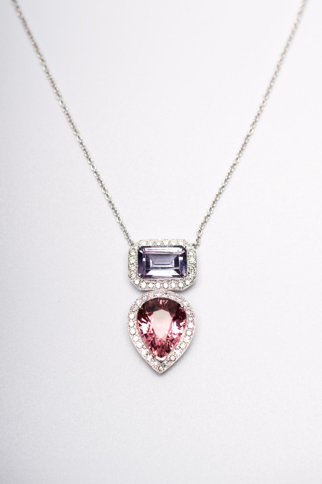 Ciondolo a goccia con tormalina rosa e spinello viola in oro bianco 18 carati con diamanti In condizioni Nuovo in vendita a Westport, CT