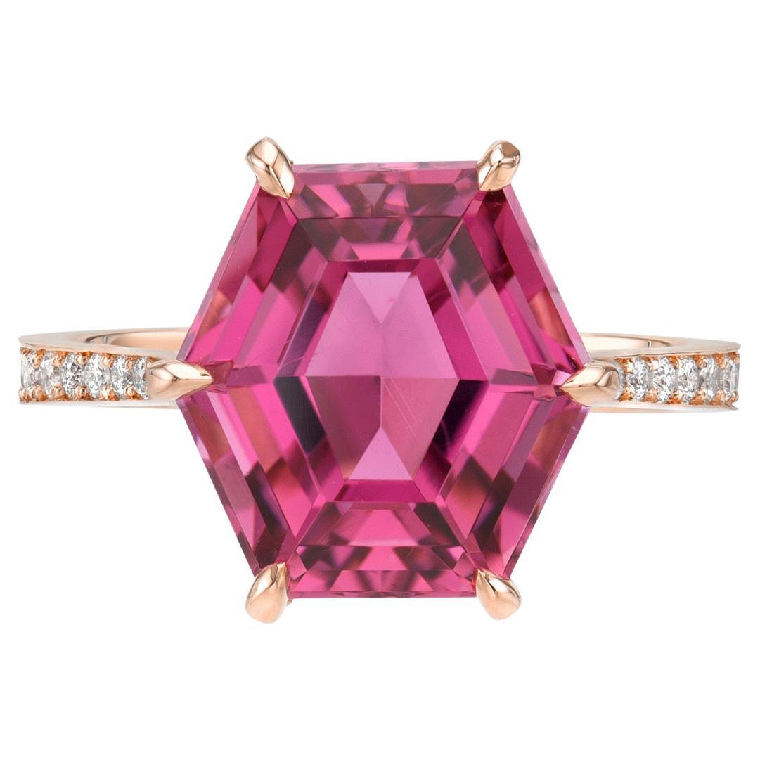 Sechs Sechseckiger Ring mit rosa Turmalin und 5,50 Karat im Angebot