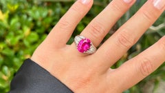 Anello con tormalina rosa con incastonatura di diamanti da 5,10 carati in platino