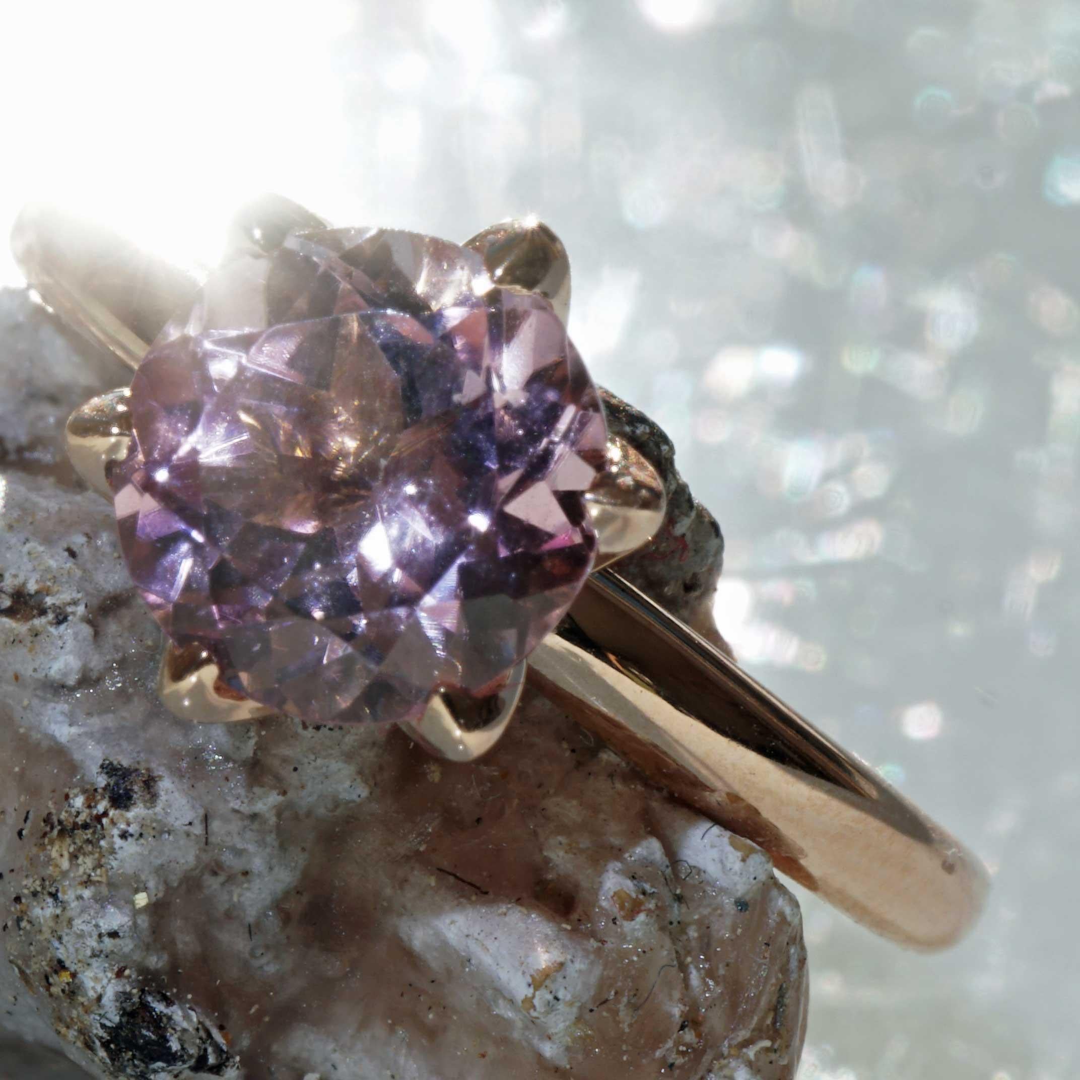 Pink Tourmaline Ring made in Italy Valenza  finest Goldsmith´s Work Bestseller In New Condition For Sale In Viena, Viena